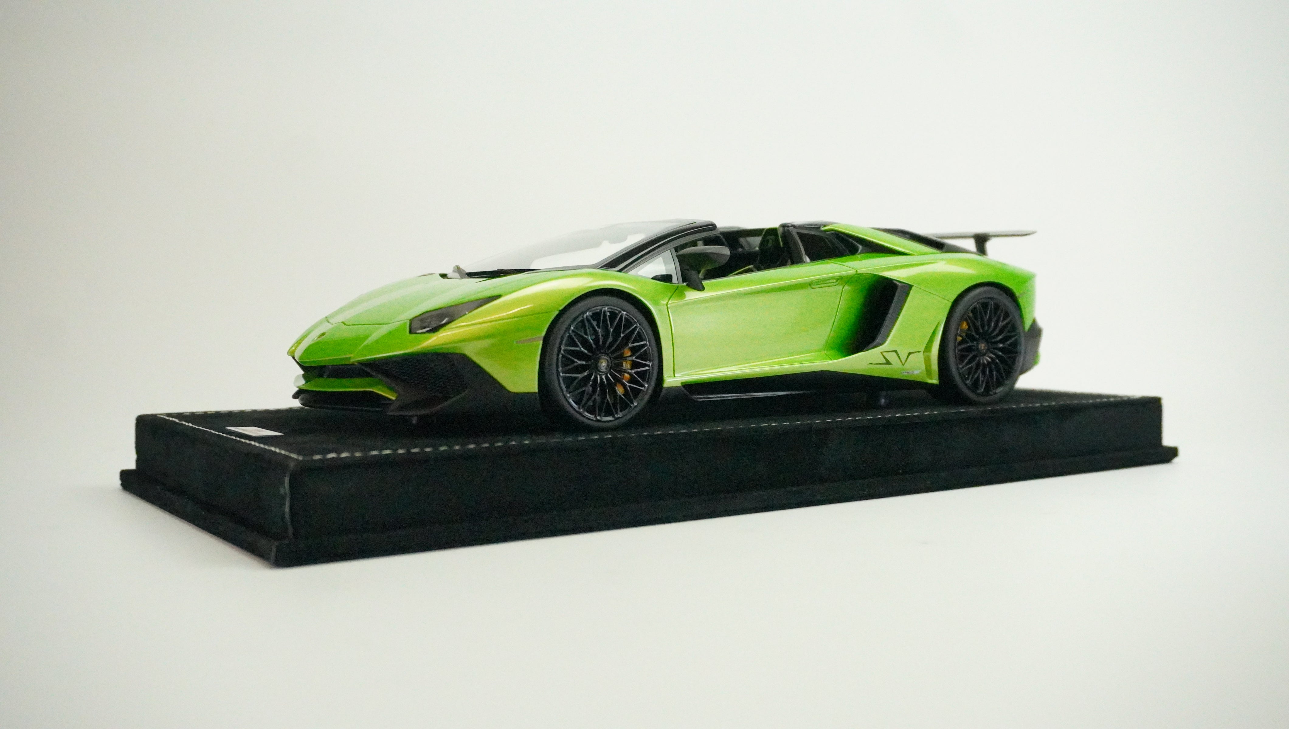 Lamborghini Aventador LP750-4 Limited (incl. Showcase) 2016 1:18