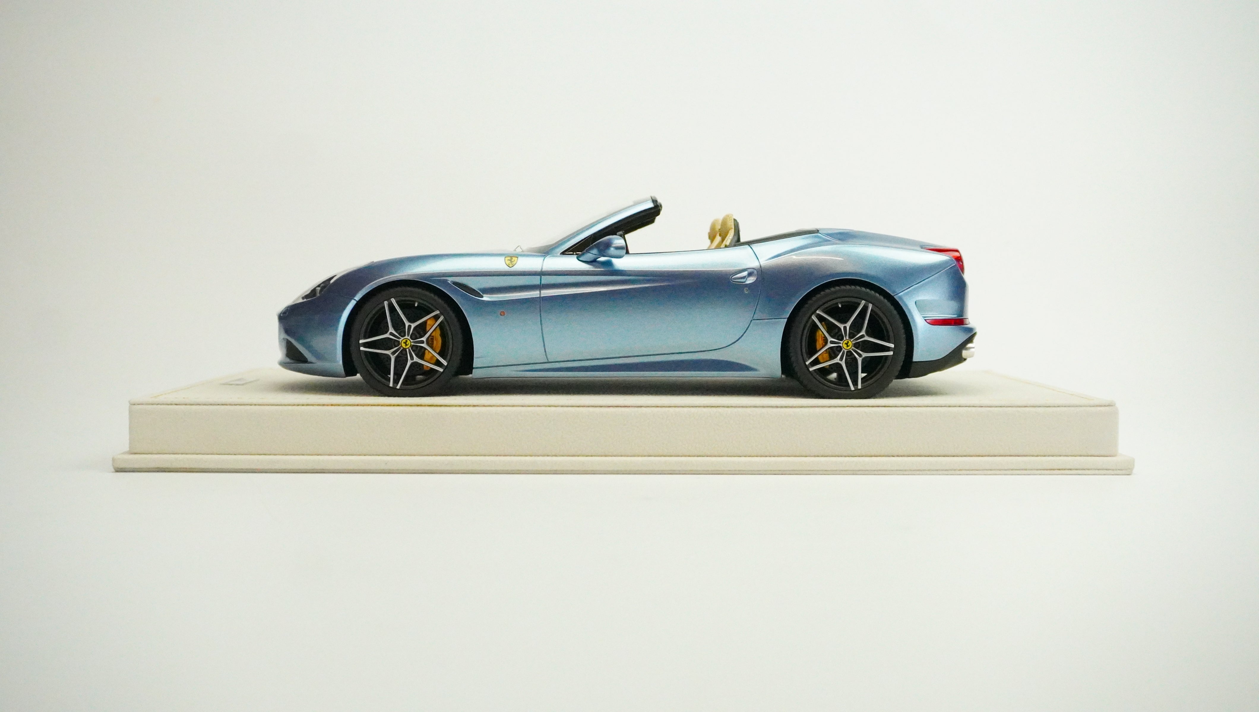 Ferrari California T Cabrio Limited (incl. Showcase) 2015 1:18