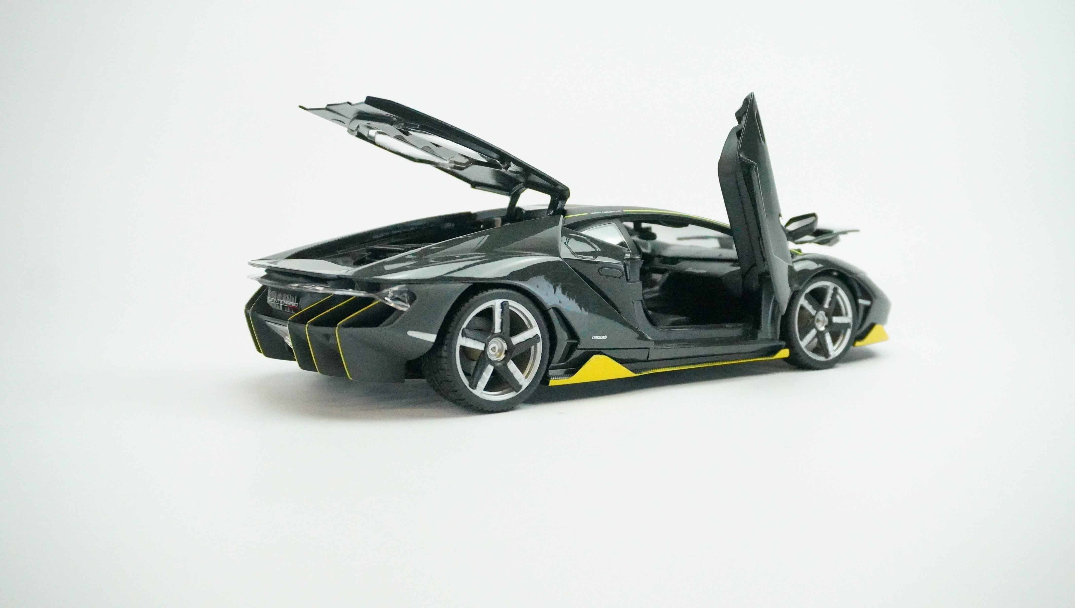 Lamborghini Centenario 1:18
