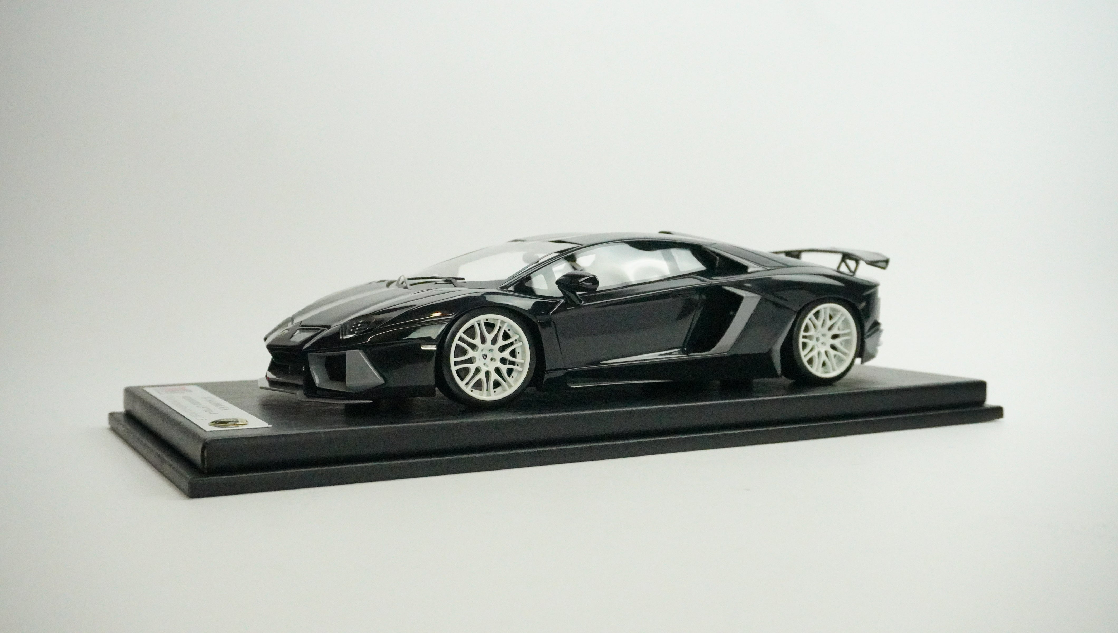 Lamborghini Nervudo LP700-4 Limited (incl. Showcase) 1:18