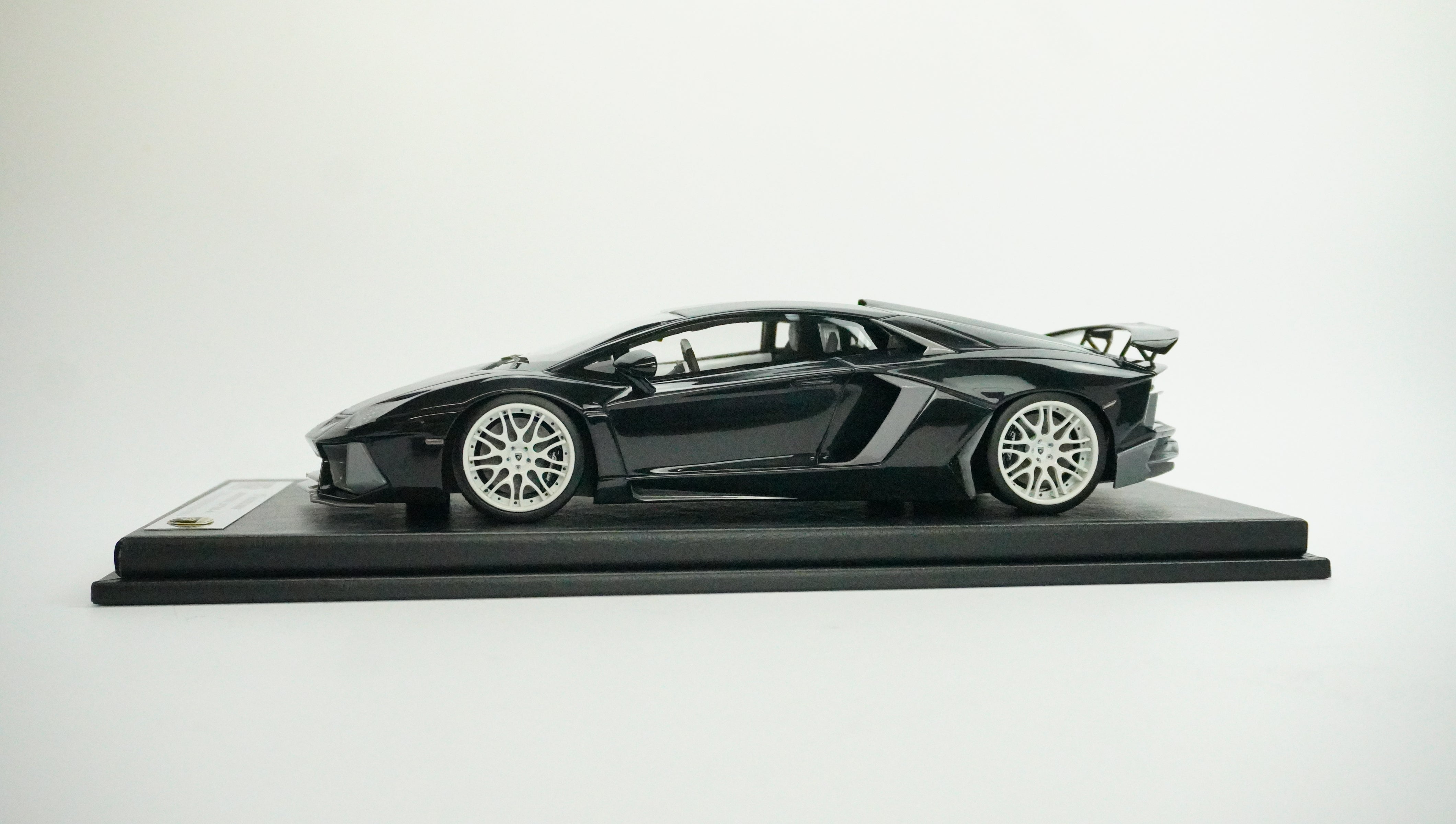 Lamborghini Nervudo LP700-4 Limited (incl. Showcase) 1:18