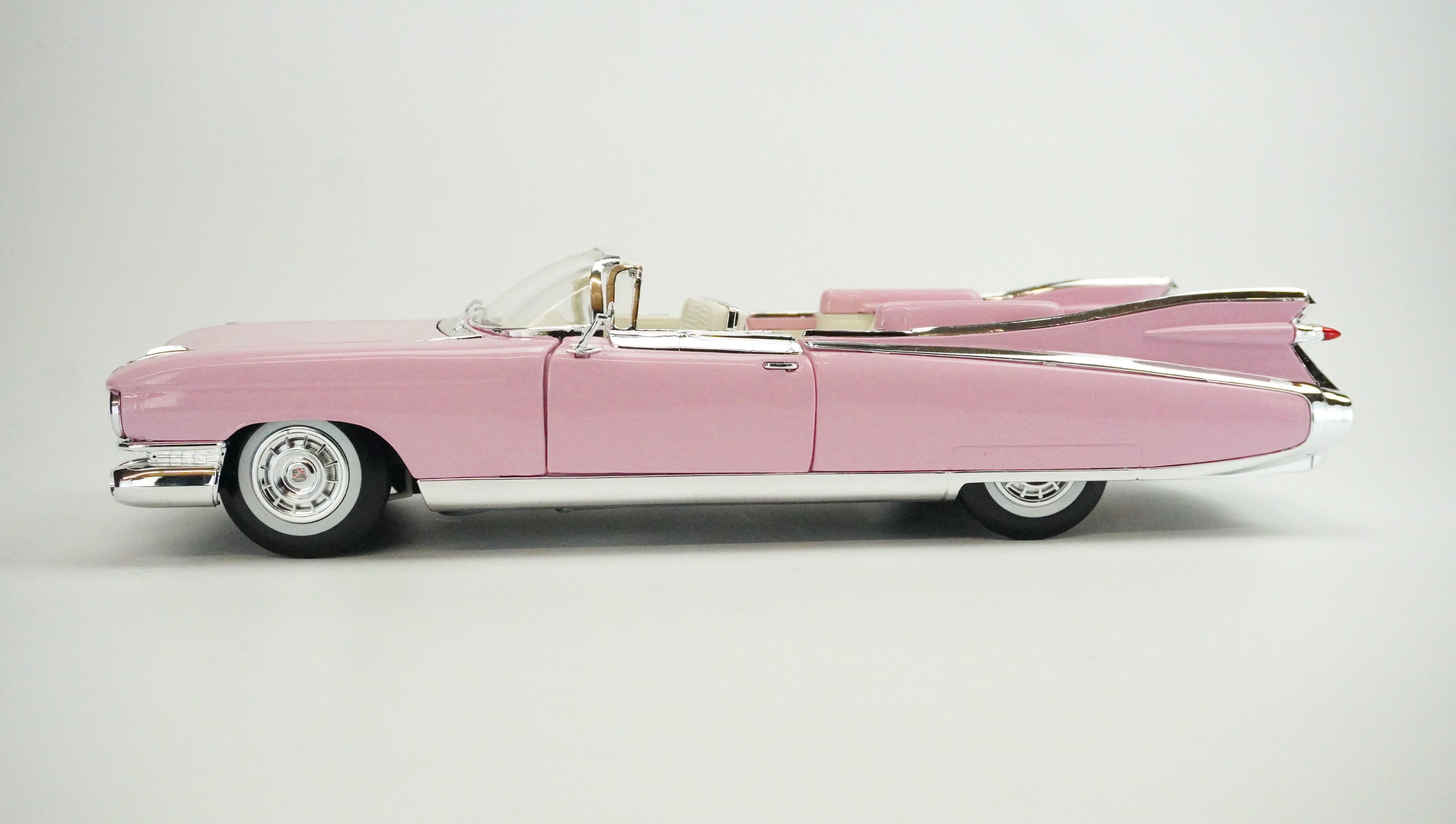 Cadillac Eldorado Elvis Convertible (without box) 1959 1:18