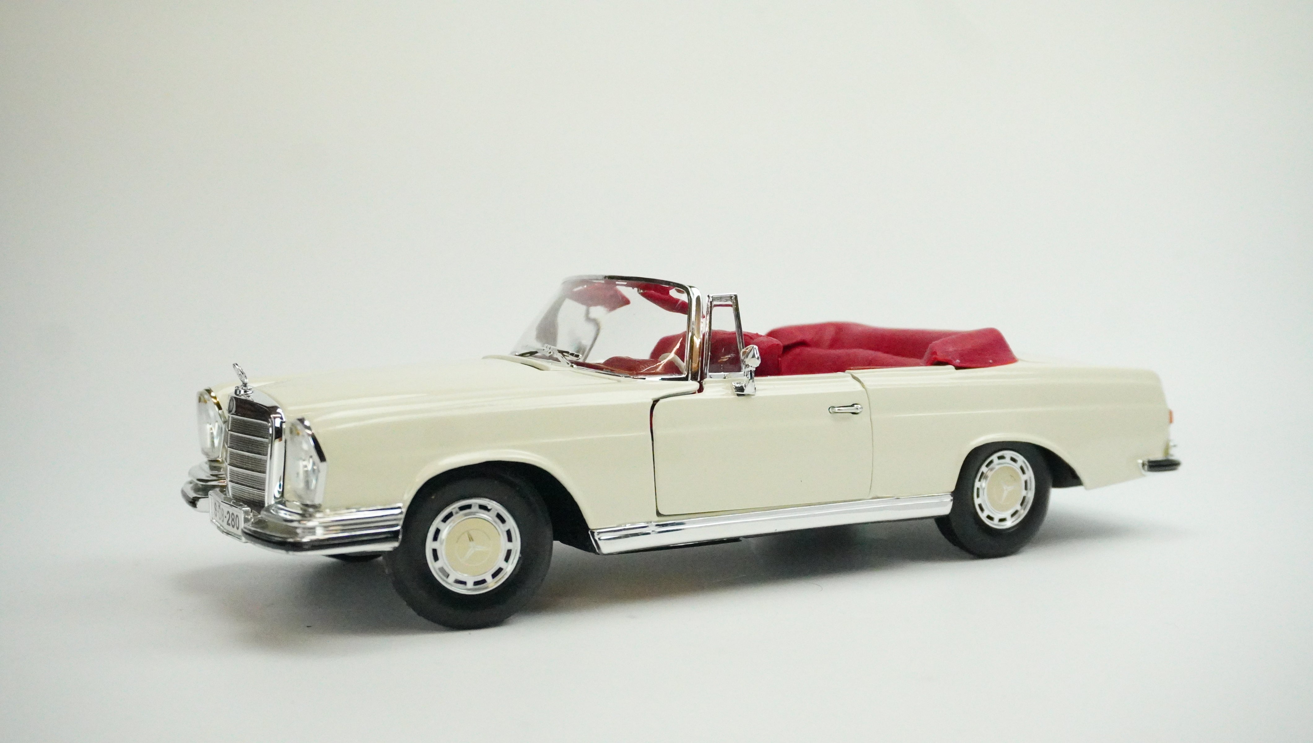 Mercedes Benz 280SE Cabrio 1:18