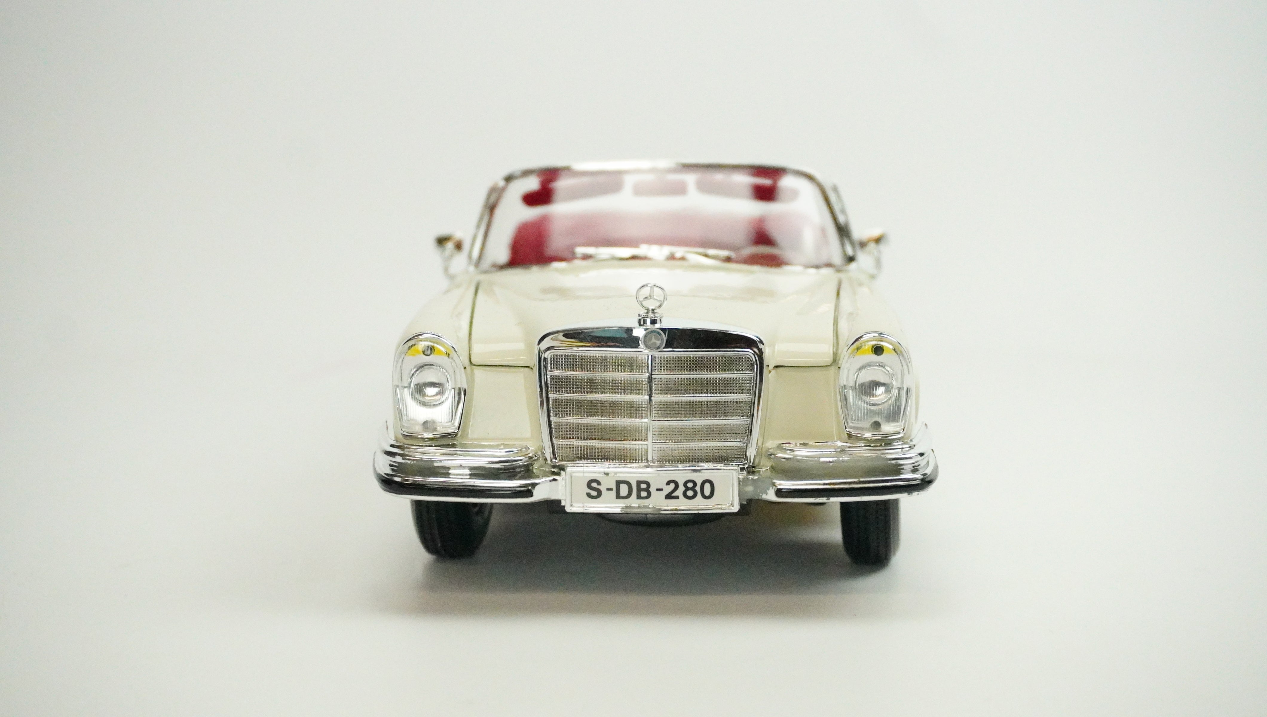 Mercedes Benz 280SE Cabrio 1:18