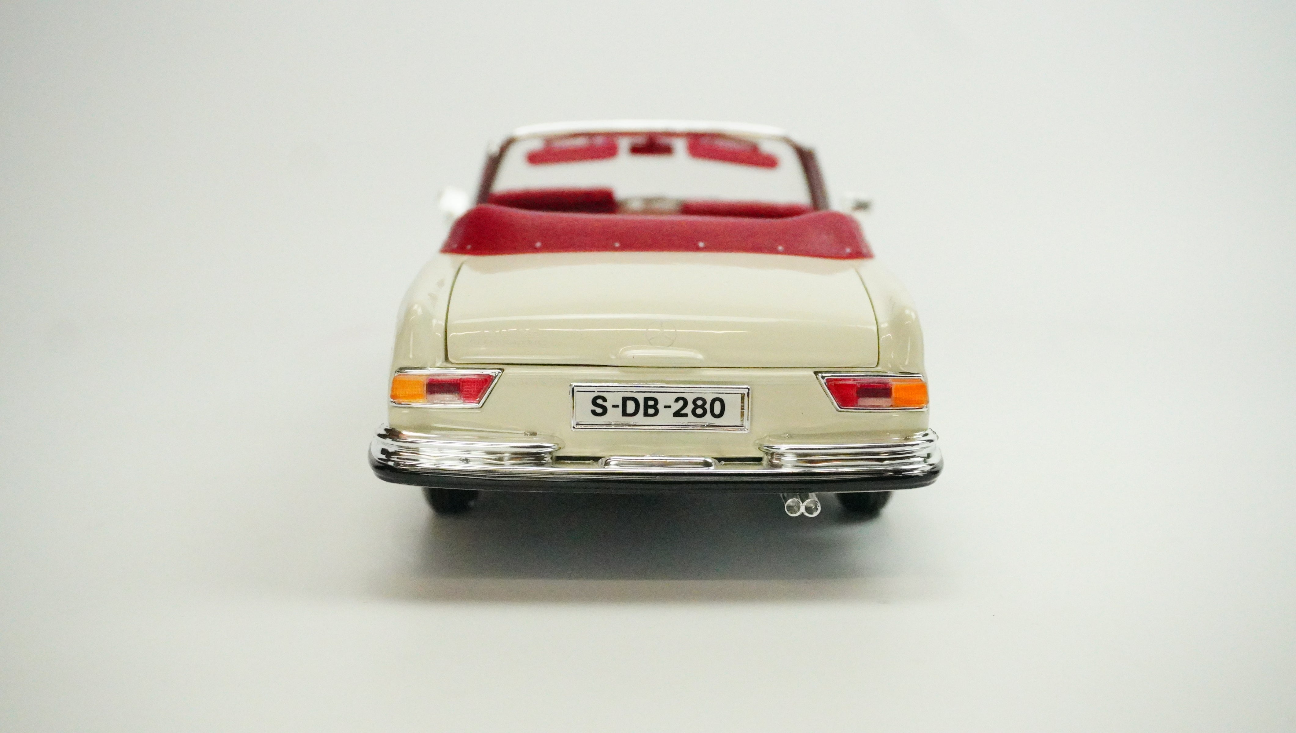 Mercedes Benz 280SE Cabrio 1:18