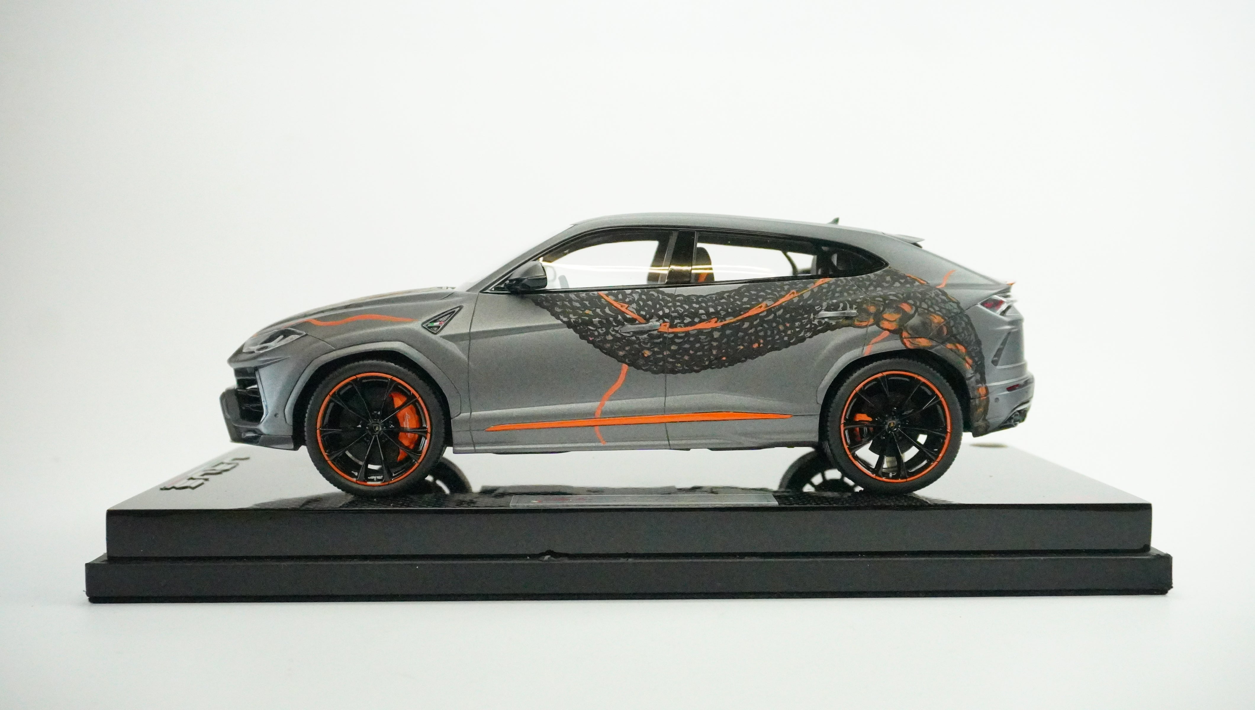 Lamborghini Urus Drache Limited (incl. showcase) 1:18