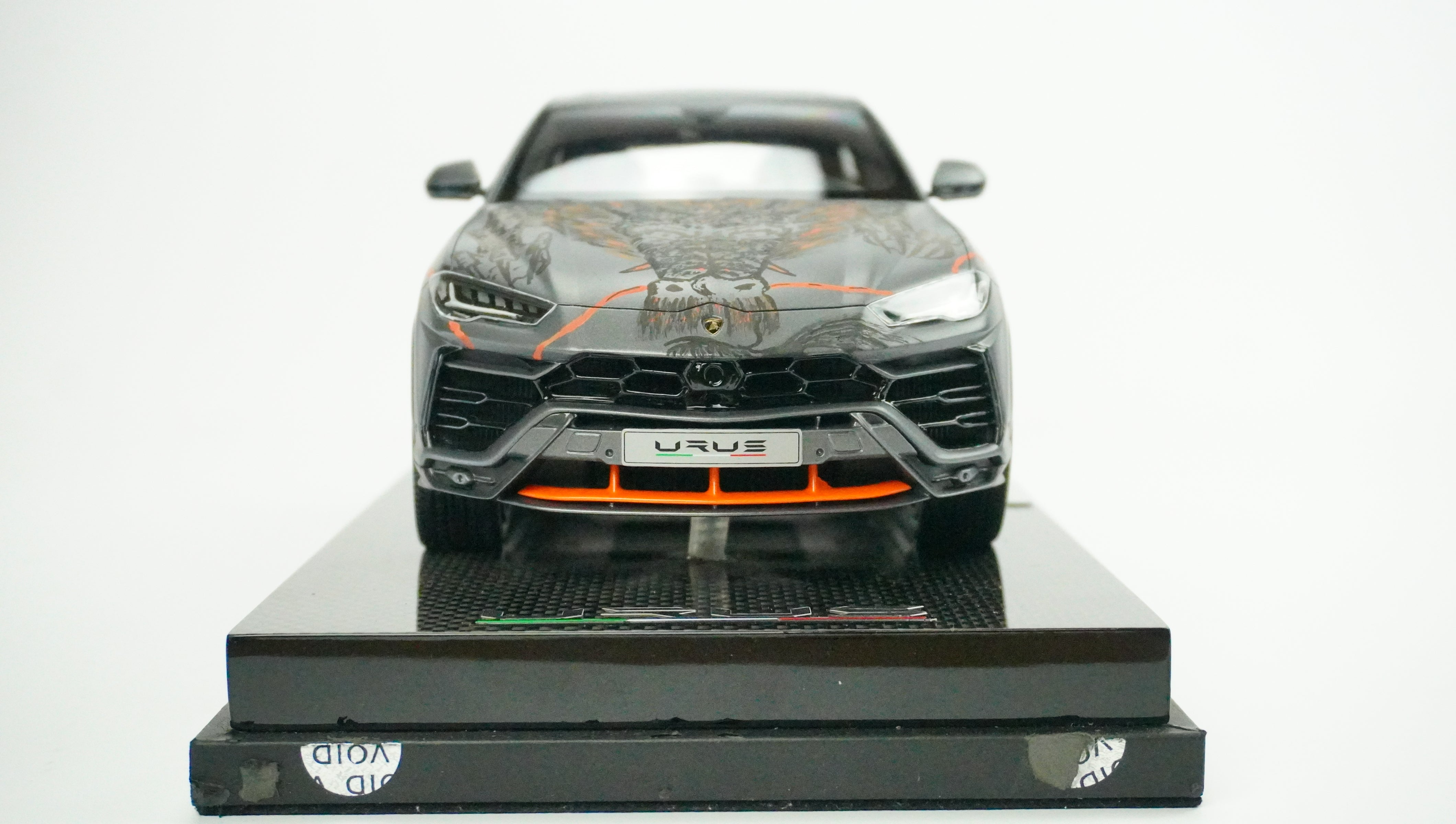 Lamborghini Urus Drache Limited (incl. showcase) 1:18