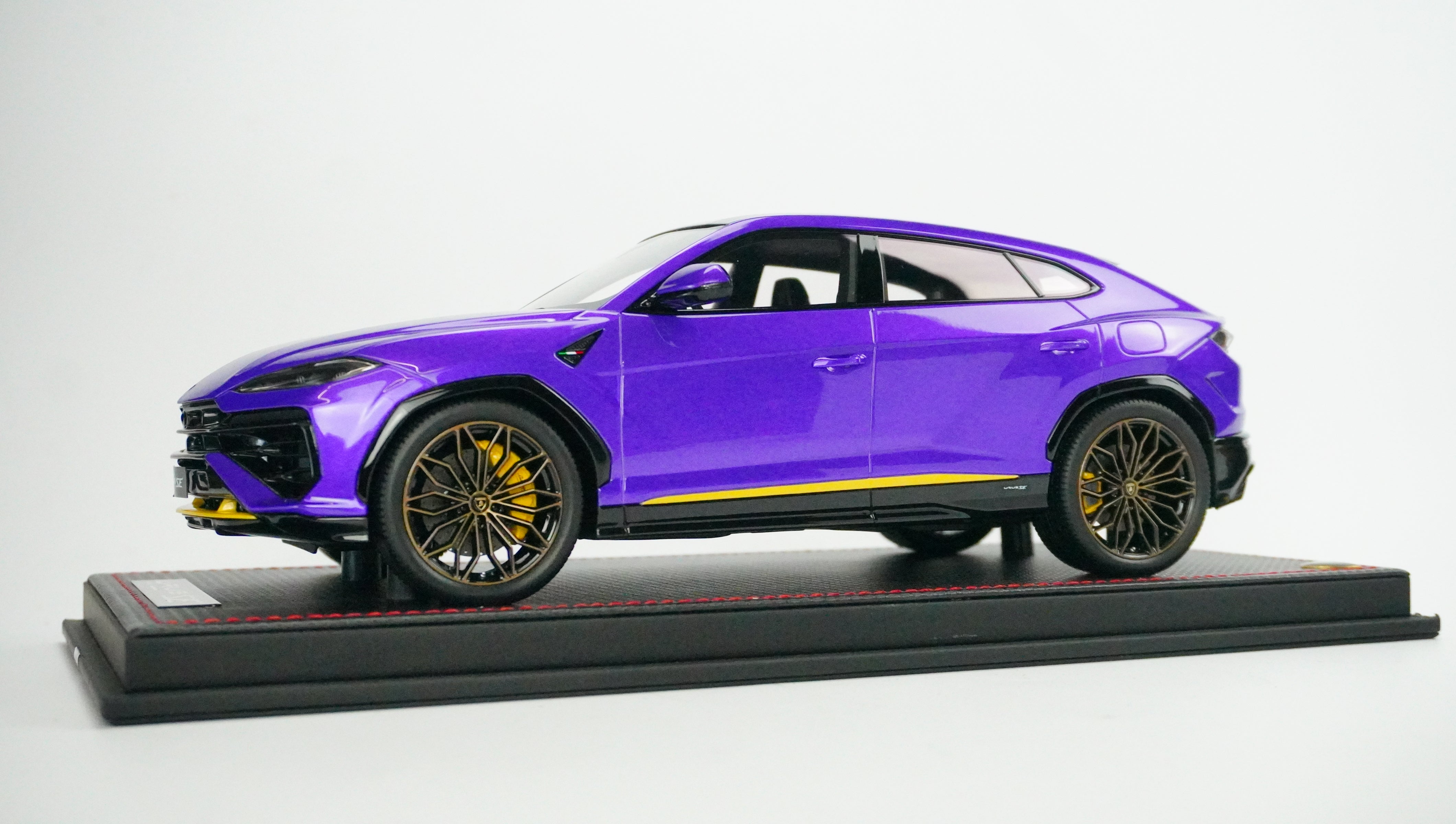 Lamborghini Urus SE Limited 2023 (incl. Showcase) 1:18