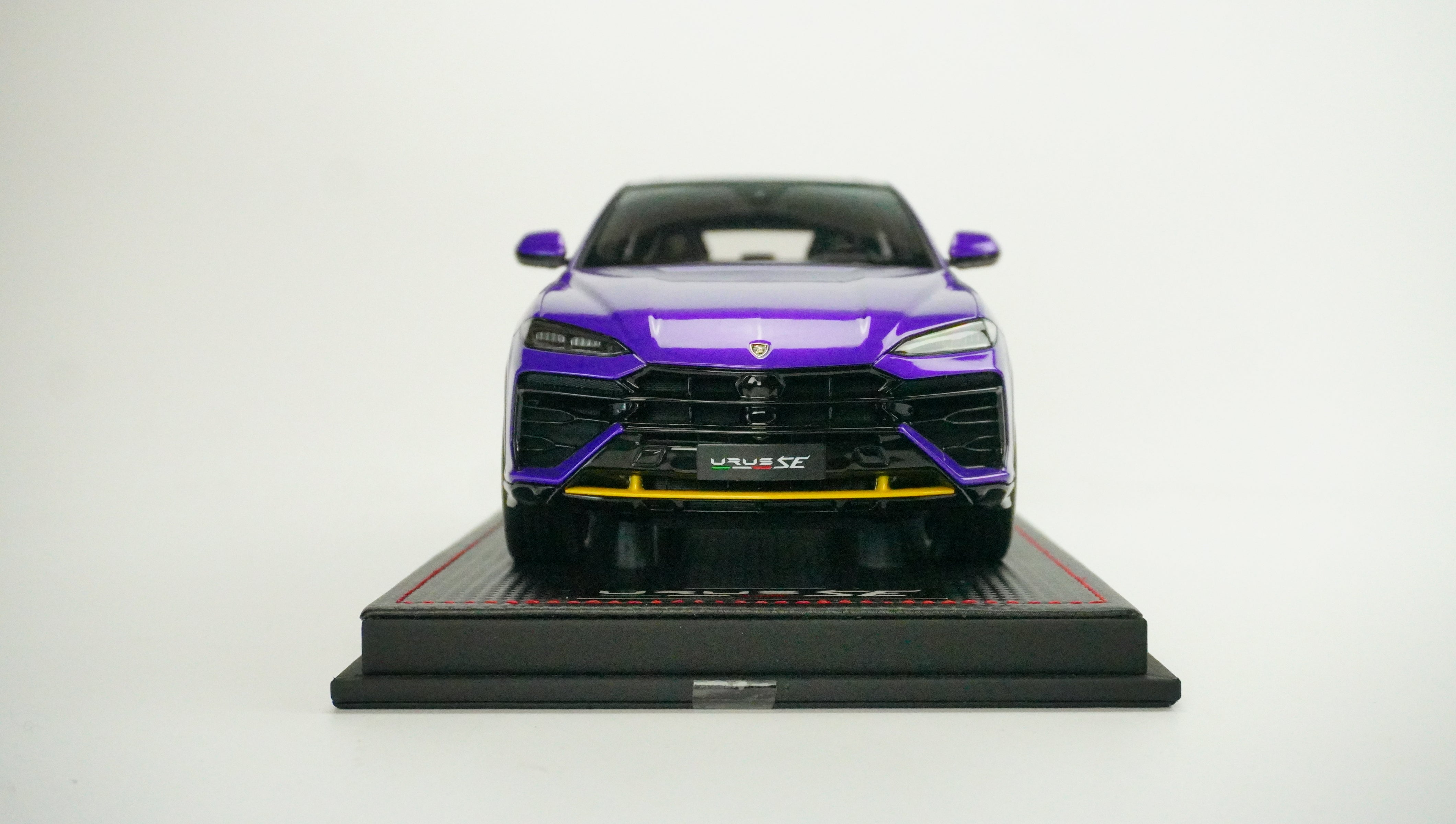 Lamborghini Urus SE Limited 2023 (incl. Showcase) 1:18