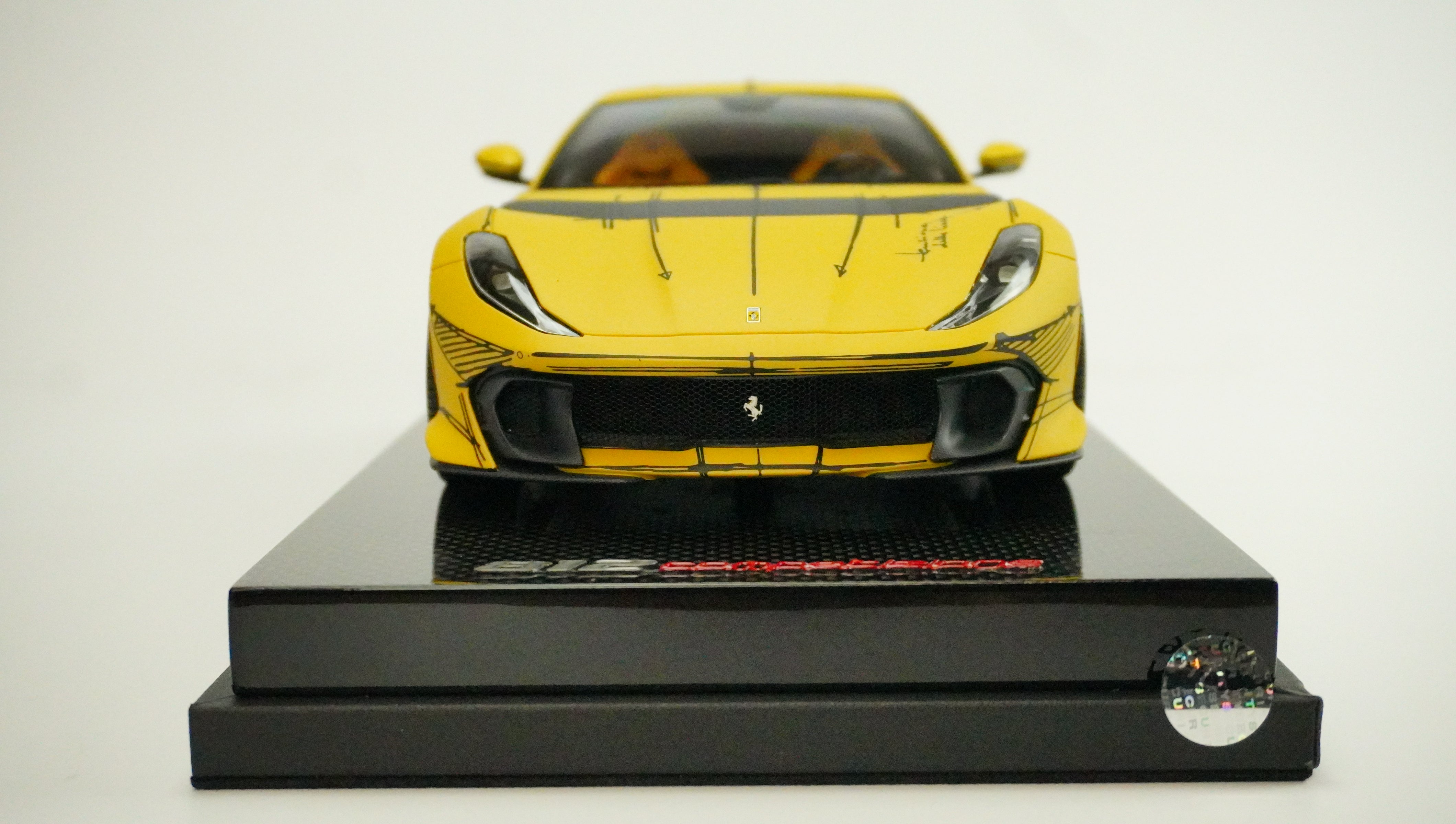 Ferrari 812 Competizione Limited (incl. Showcase) 1:18
