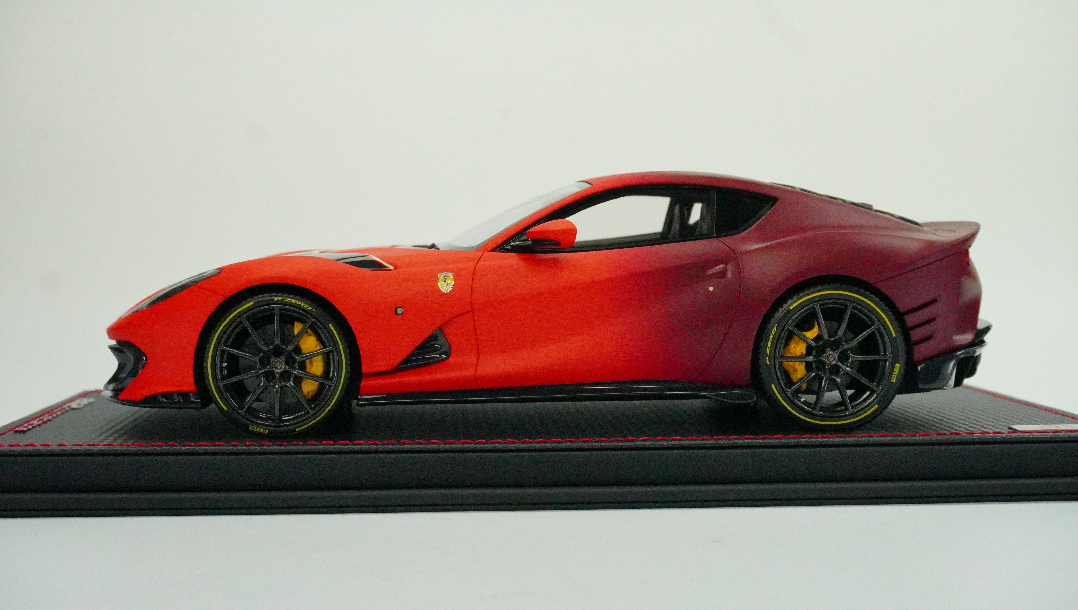 Ferrari 812 Competizione Limited (incl. Showcase) 1:18
