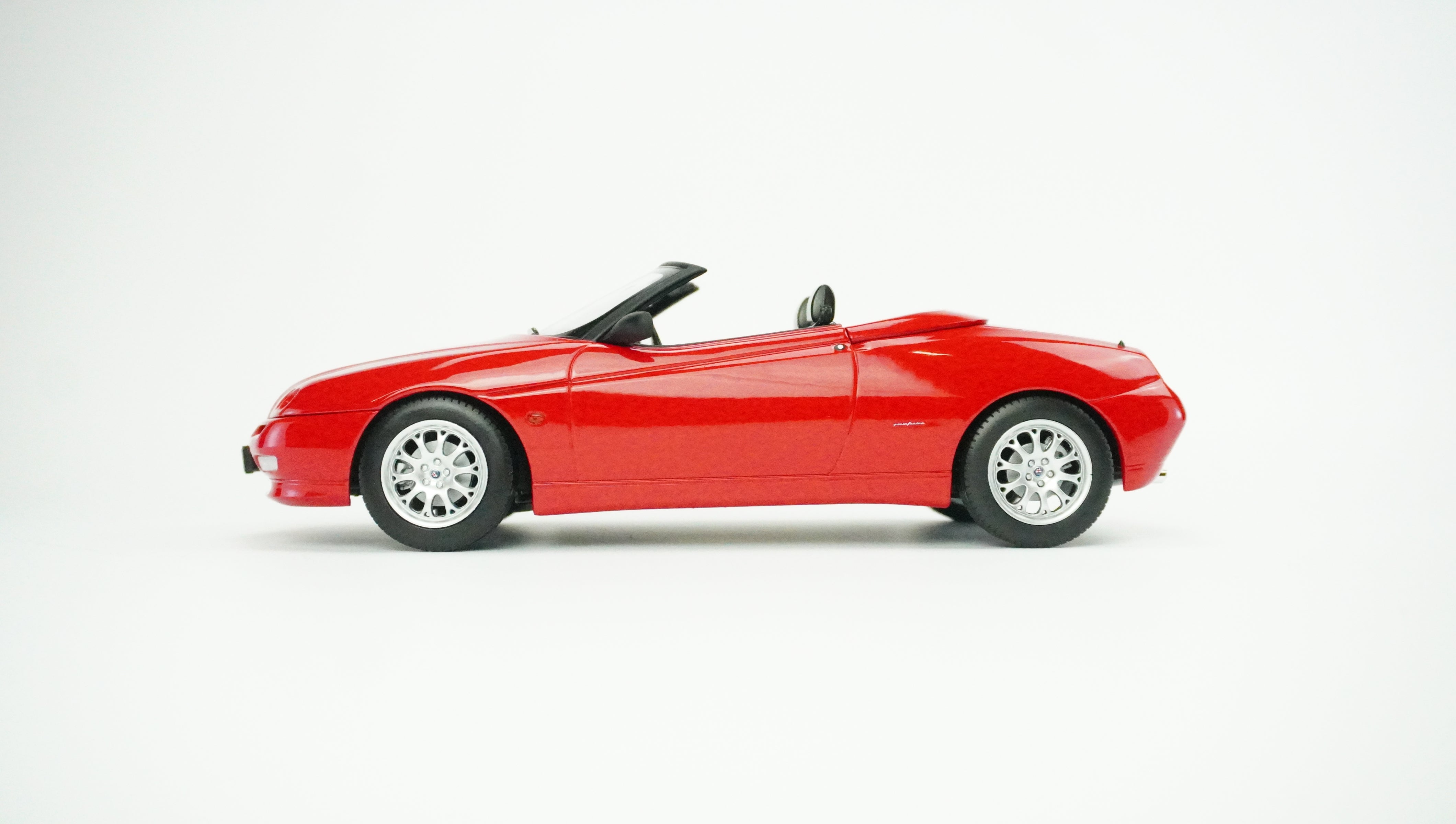 Alfa Romeo GTV Spider Limited 1999 1:18