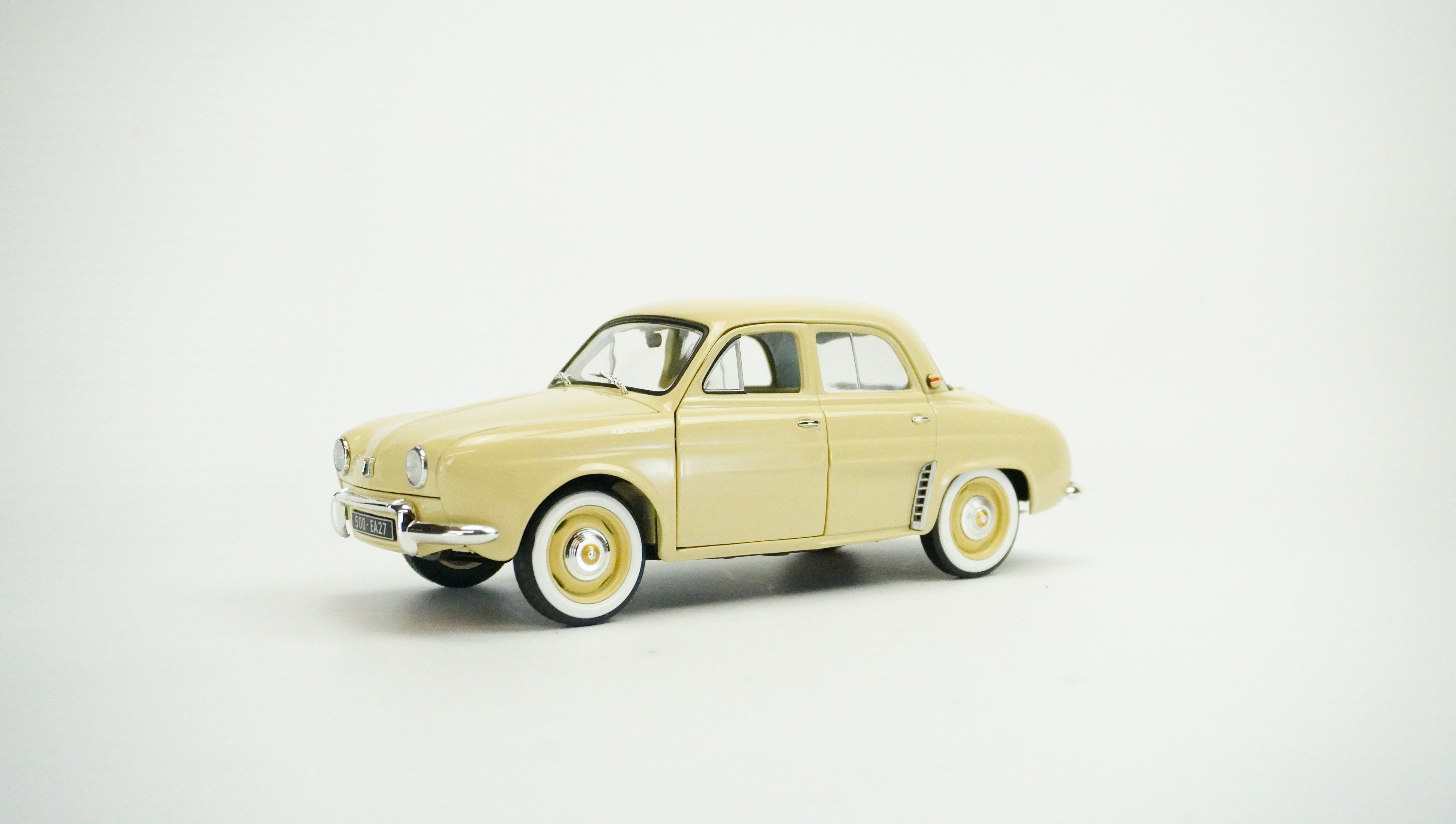Renault Dauphine 1958 1:18