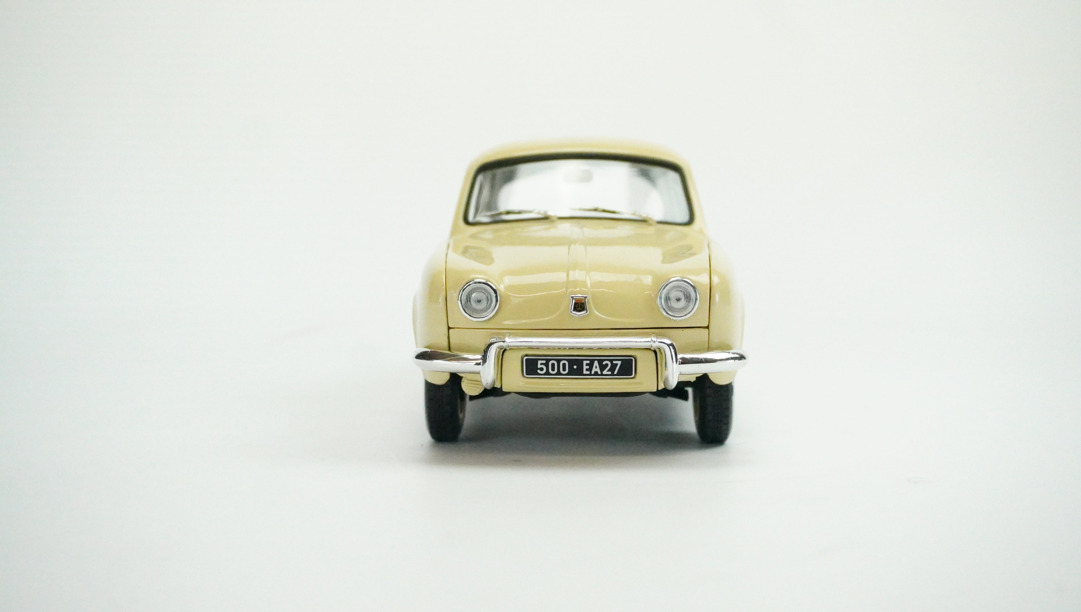 Renault Dauphine 1958 1:18