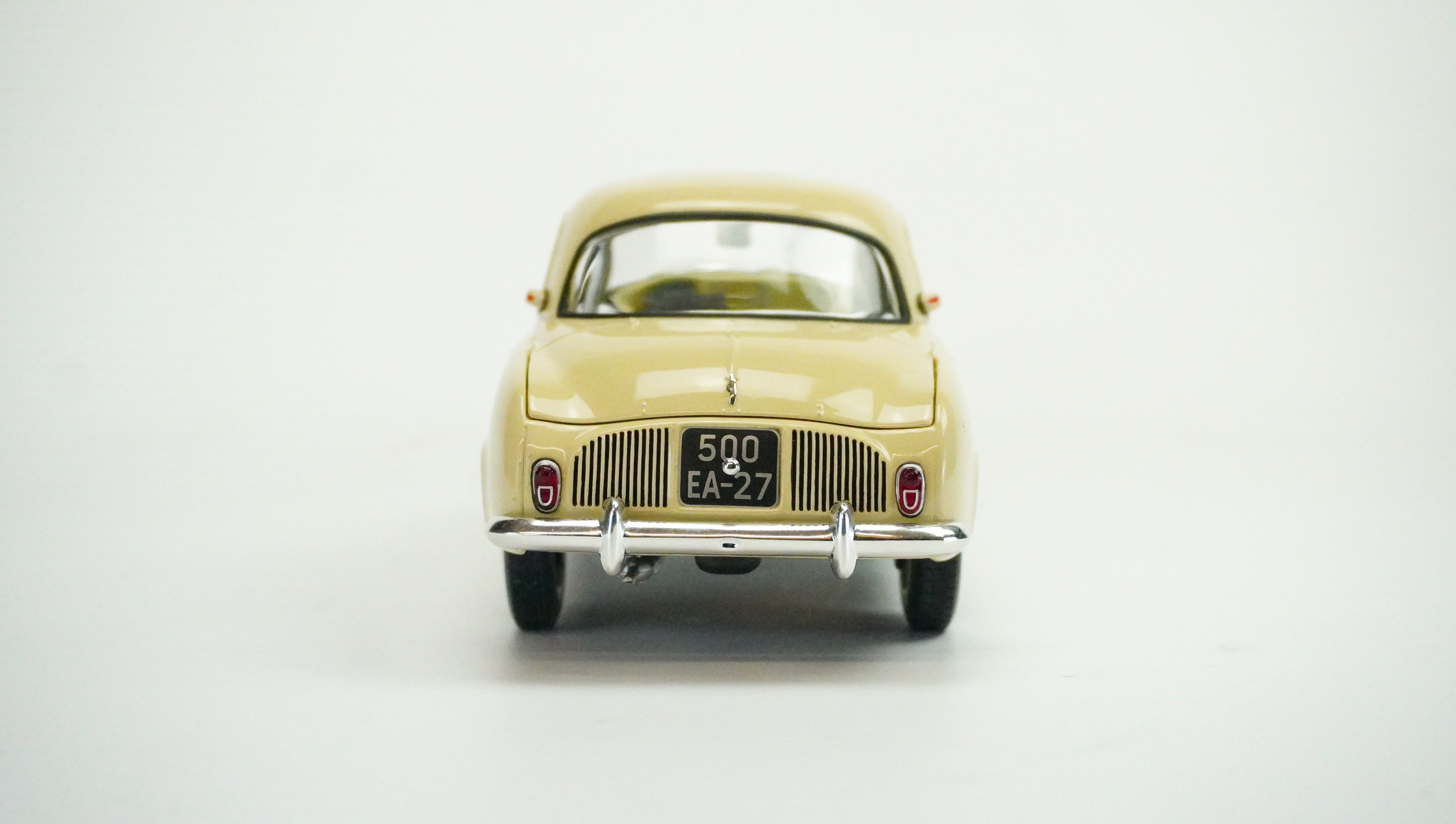 Renault Dauphine 1958 1:18