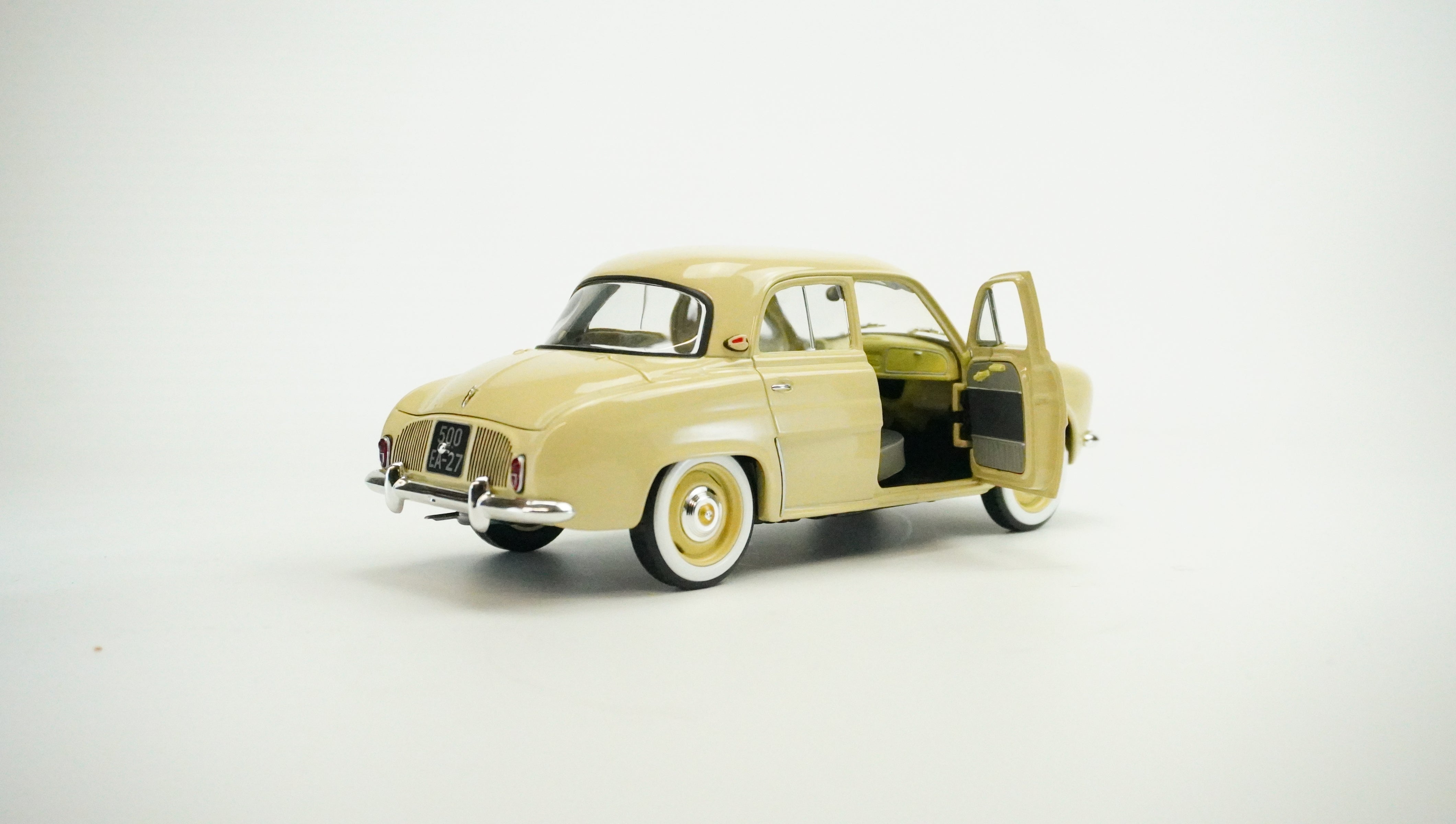 Renault Dauphine 1958 1:18