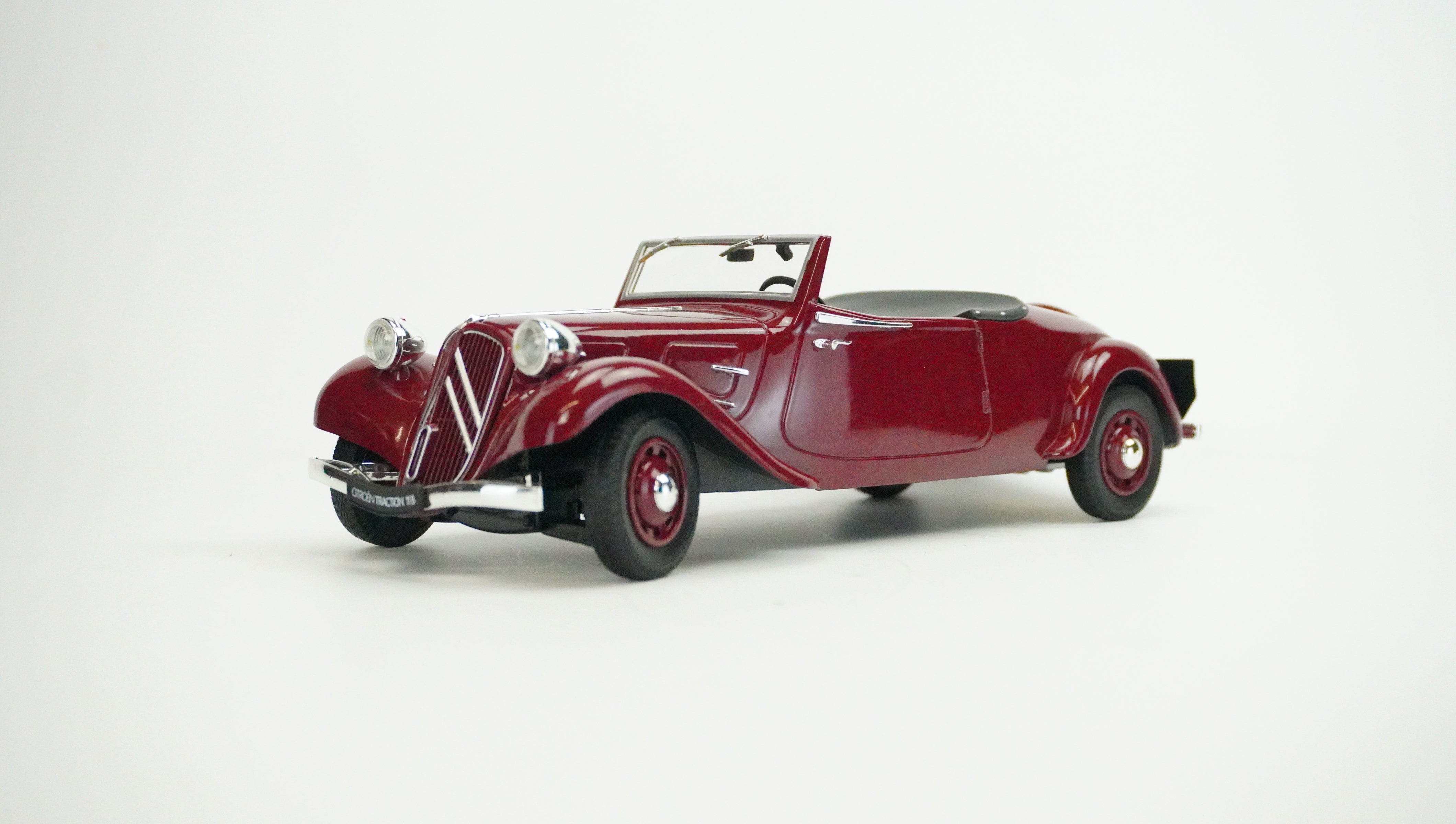 Citroën Traction Cabrio (without box) 1938 1:18