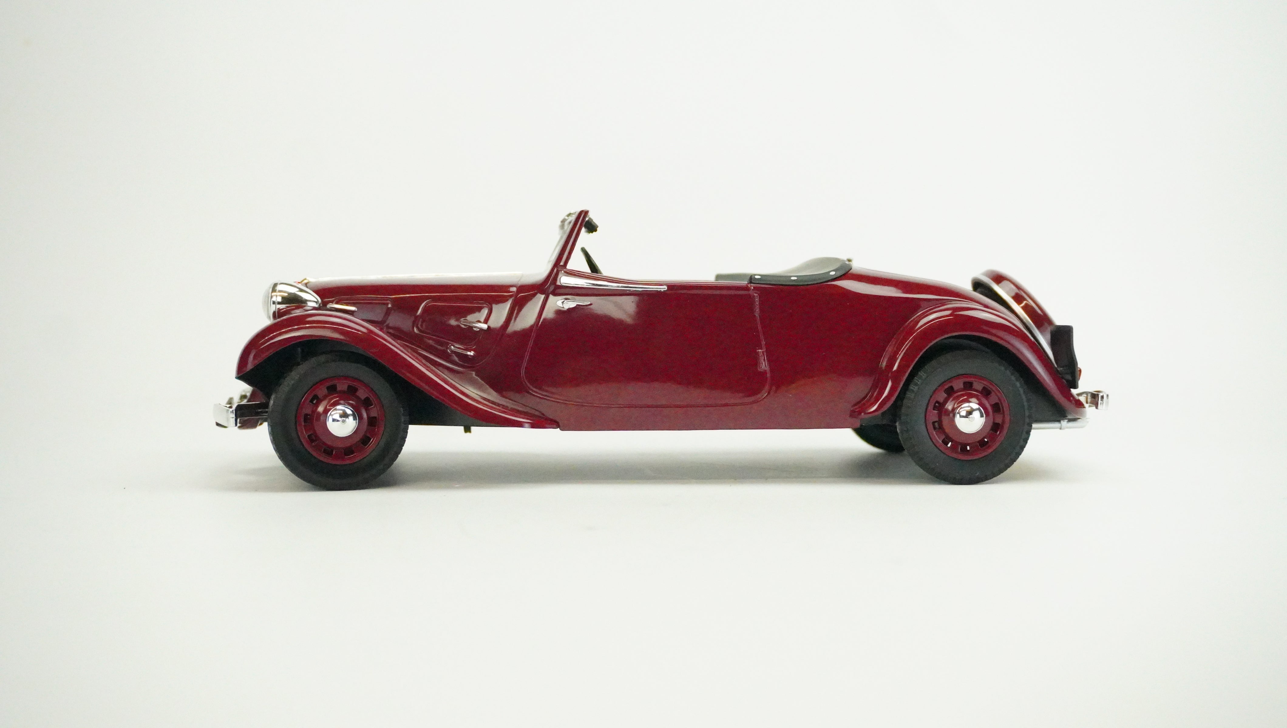 Citroën Traction Cabrio (without box) 1938 1:18