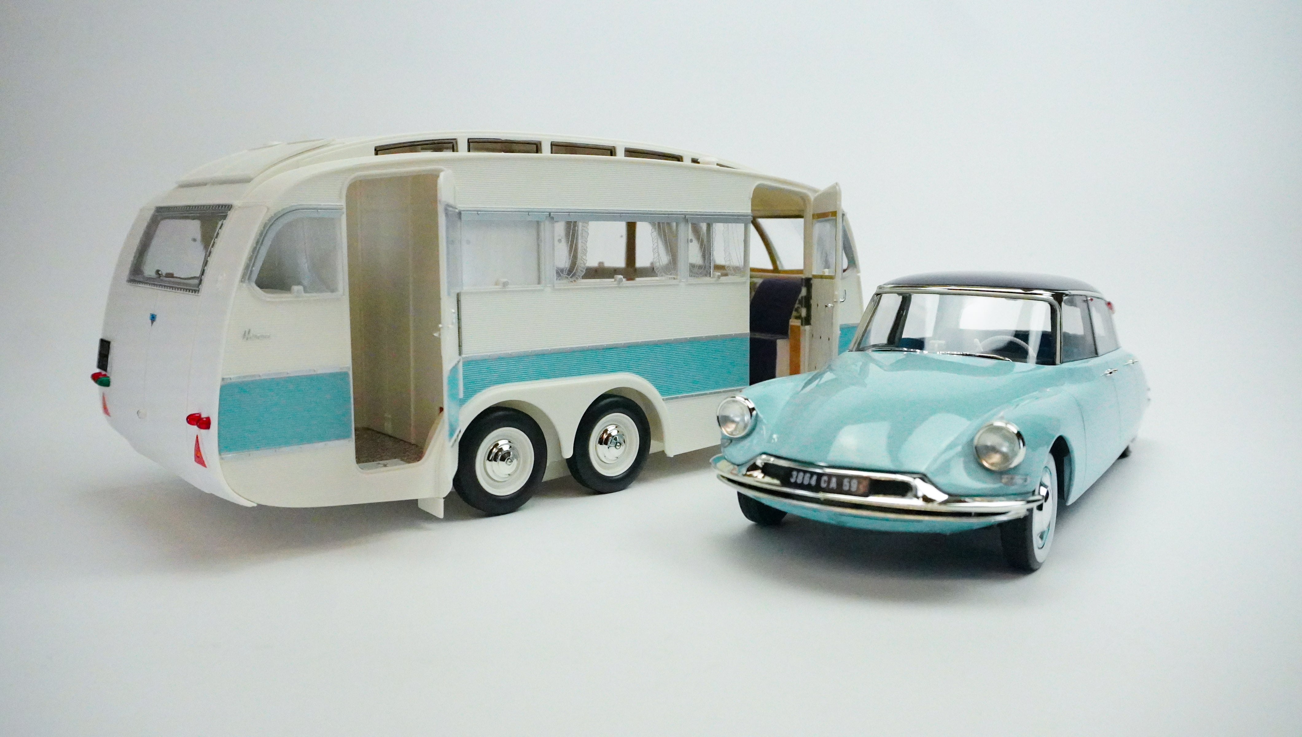 Citroën DS19 & Caravan Trailer 1:18