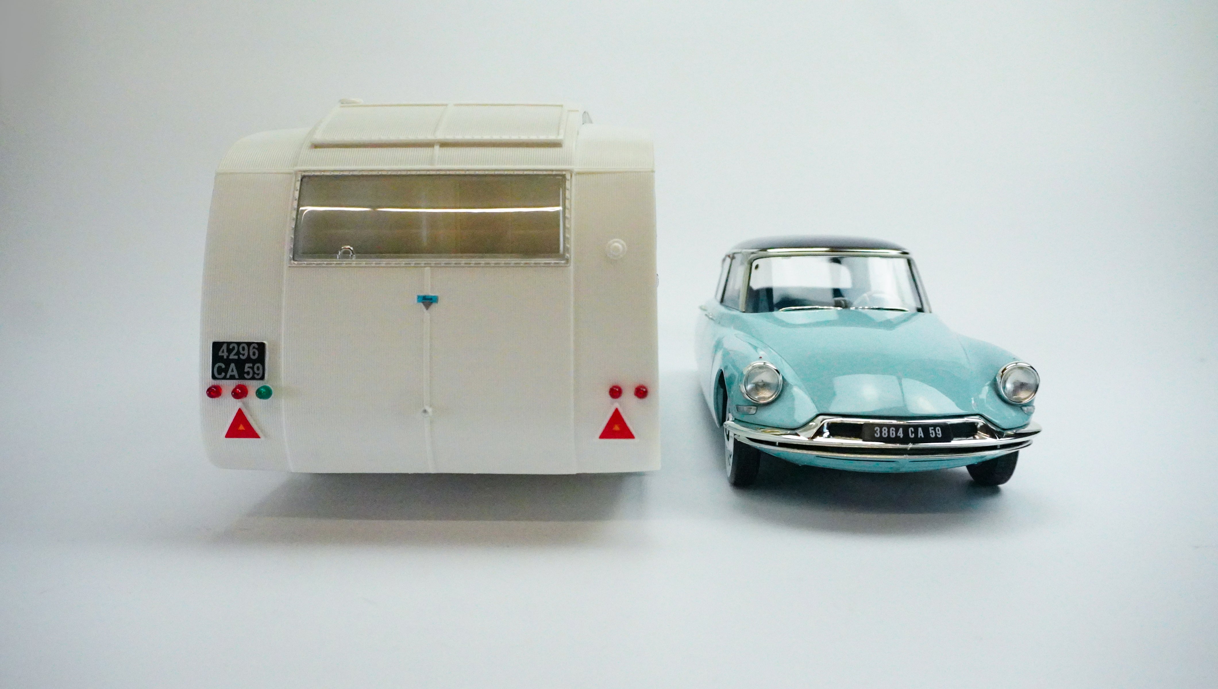 Citroën DS19 & Caravan Trailer 1:18