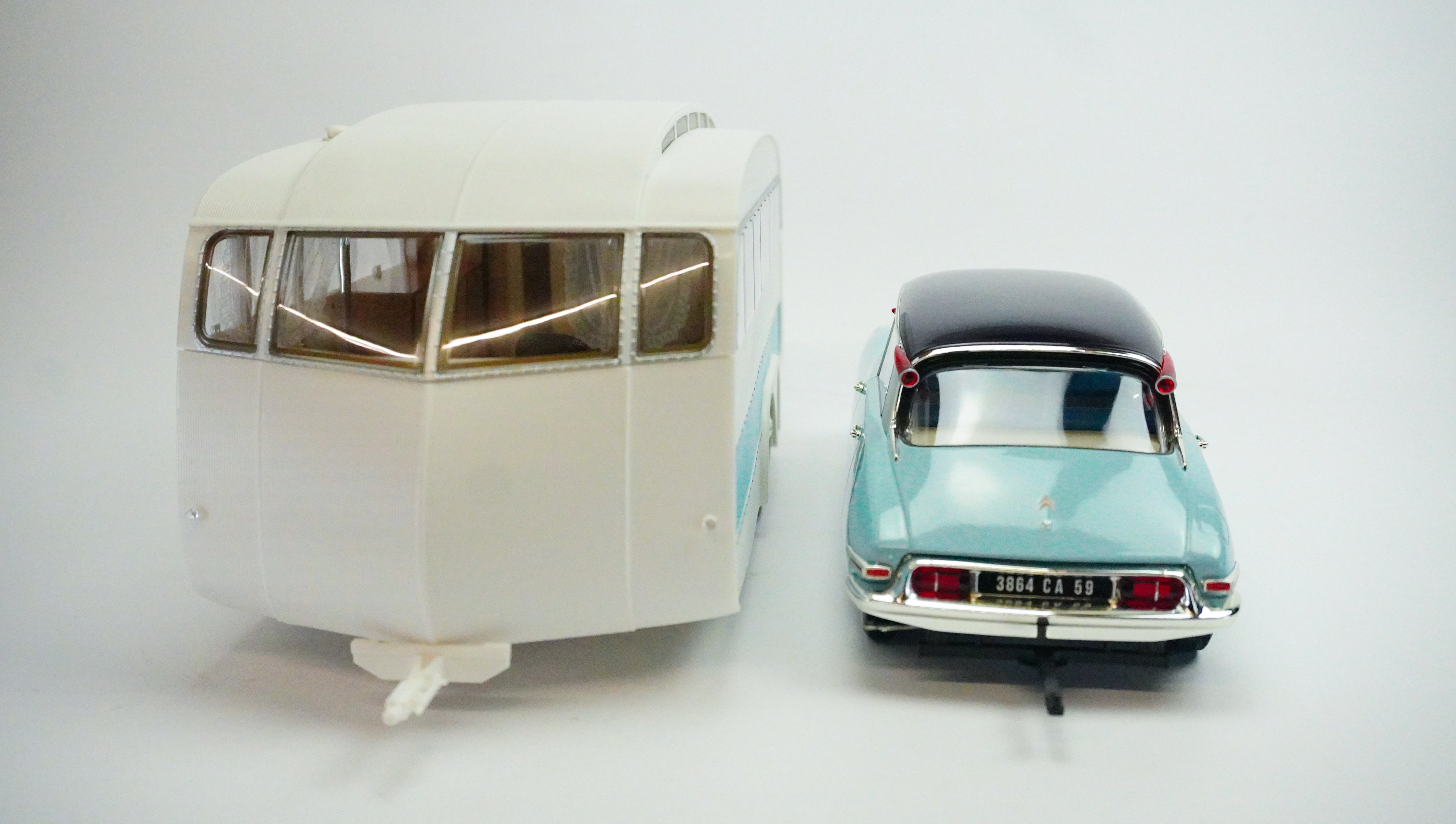 Citroën DS19 & Caravan Trailer 1:18