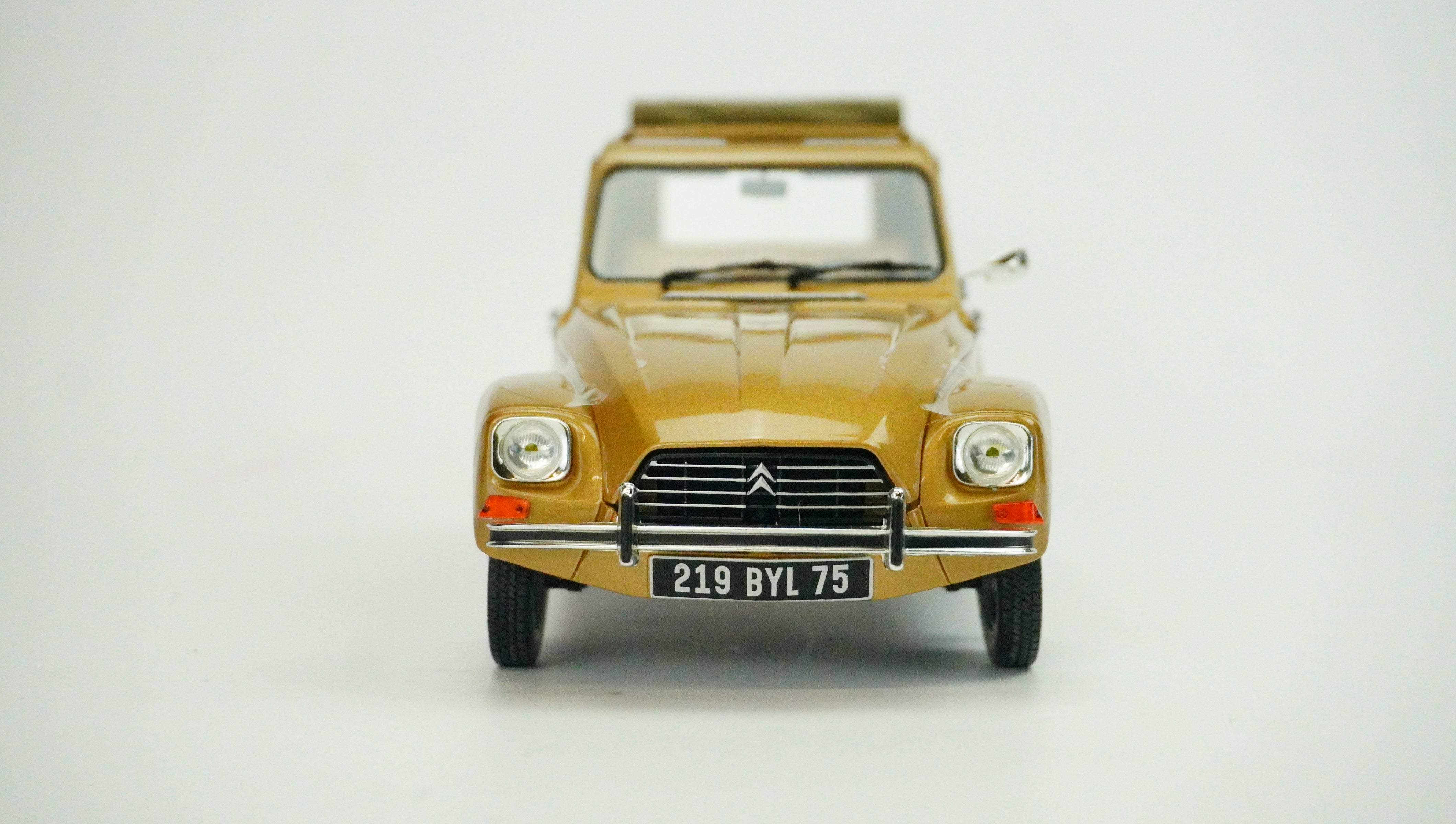 Citroën Dyane 1978 1:18