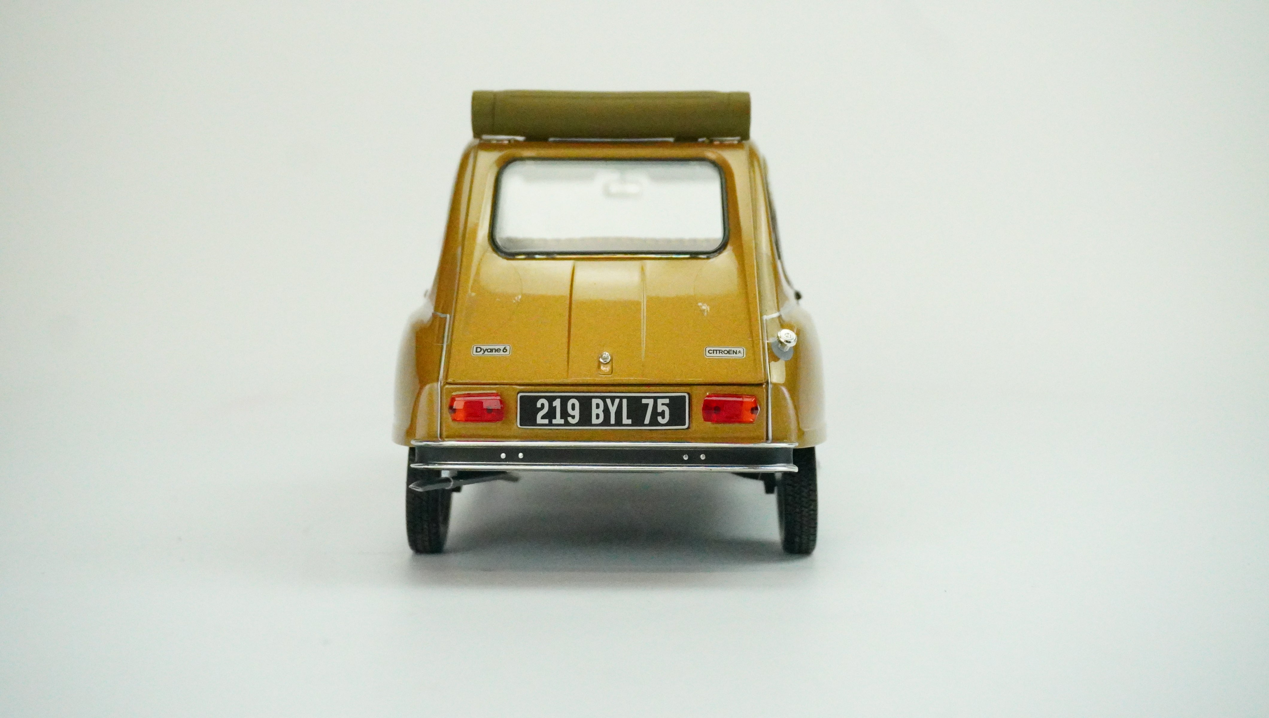 Citroën Dyane 1978 1:18