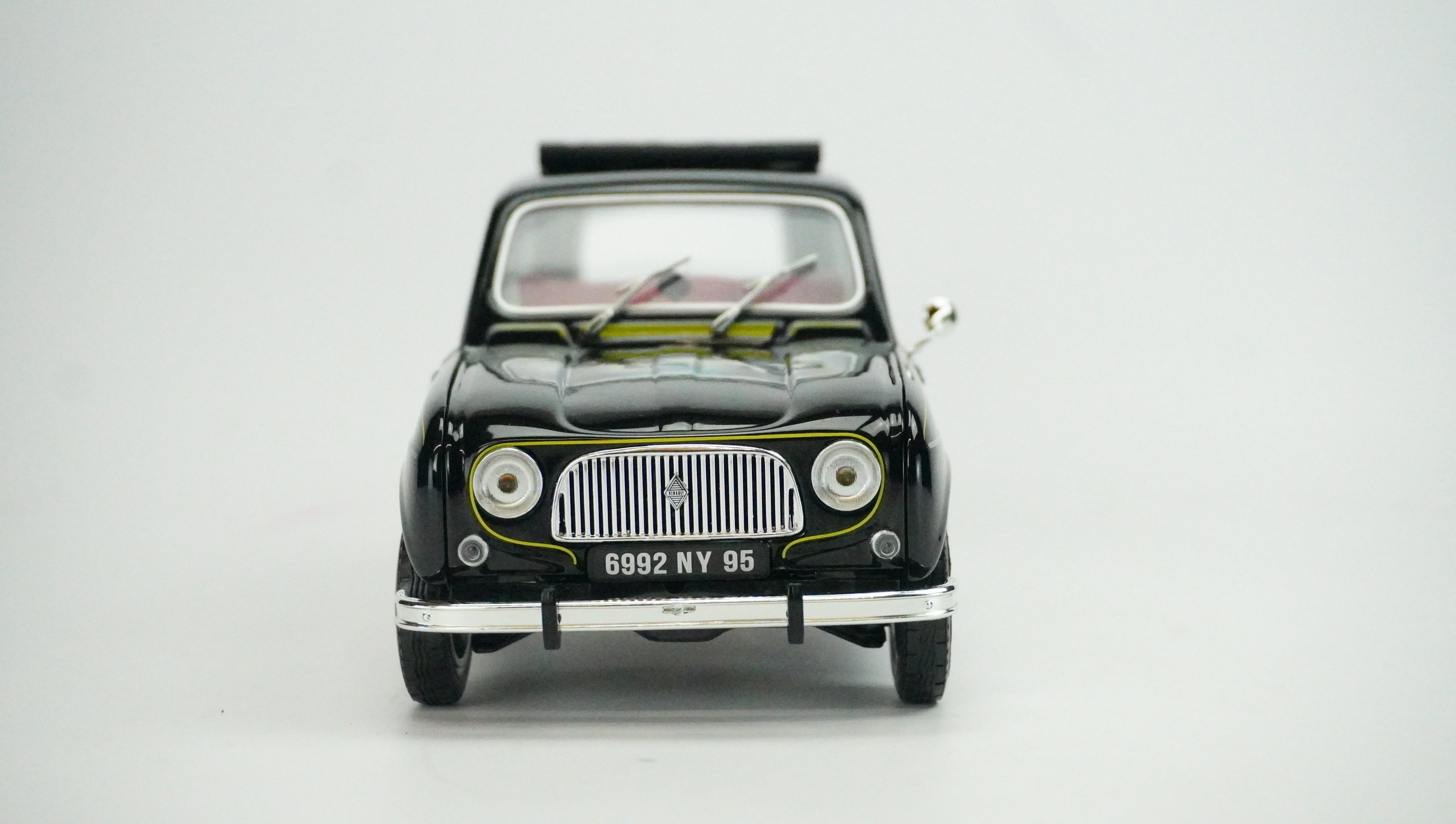 Renault 4 Parisienne Limited 1963 1:18