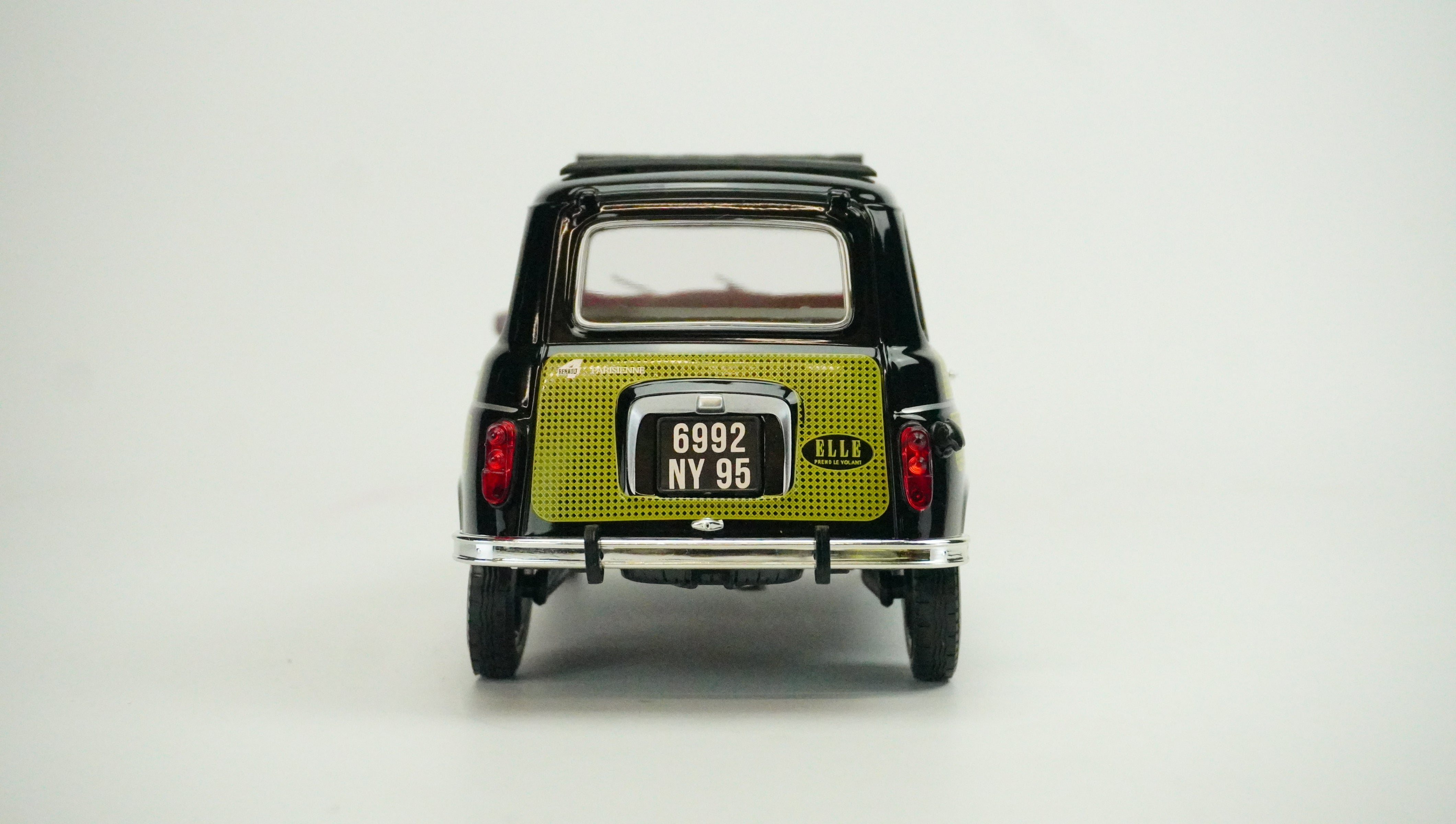 Renault 4 Parisienne Limited 1963 1:18
