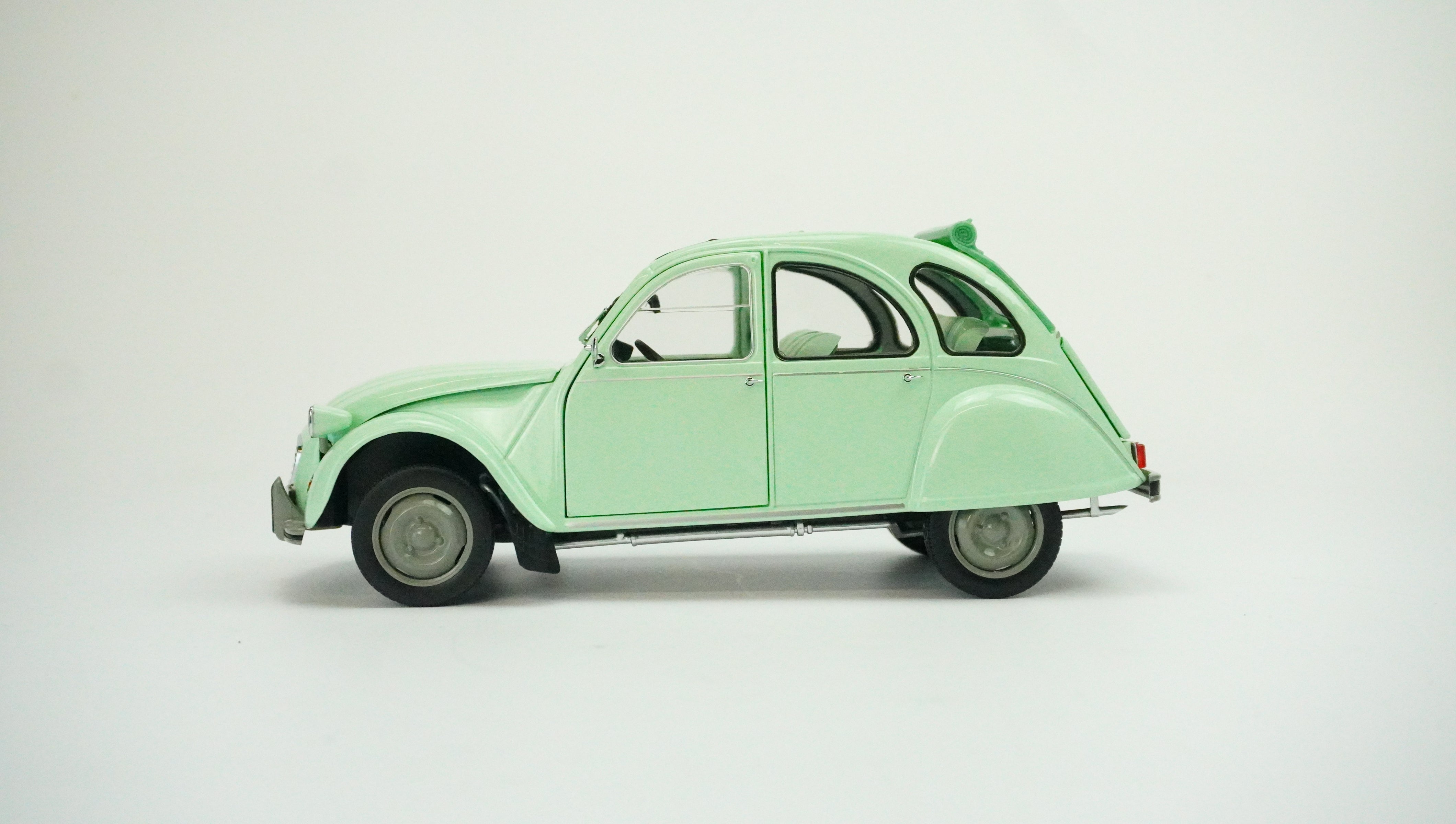 Citroën 2CV 6 Club 1982 1:18