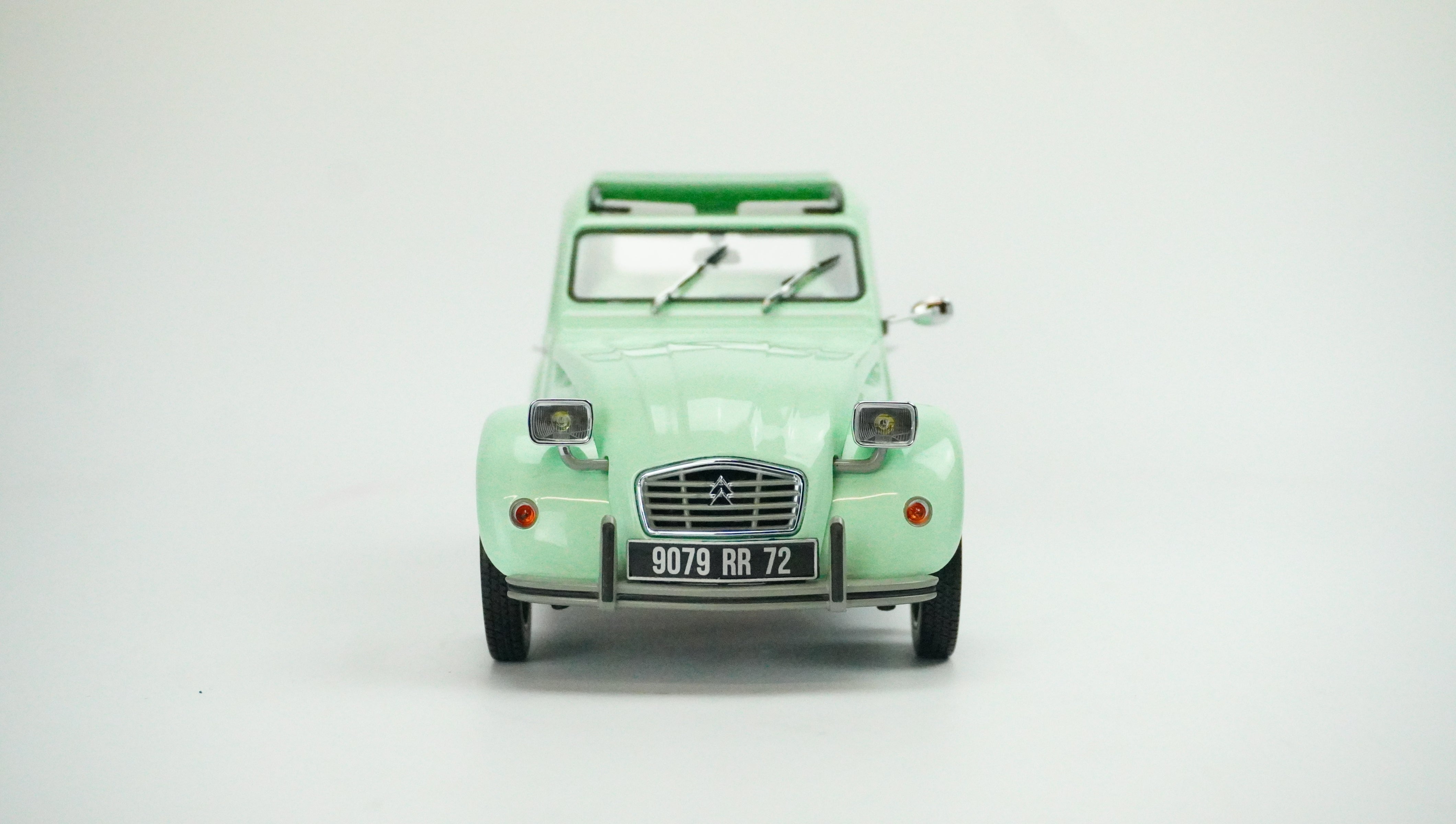 Citroën 2CV 6 Club 1982 1:18