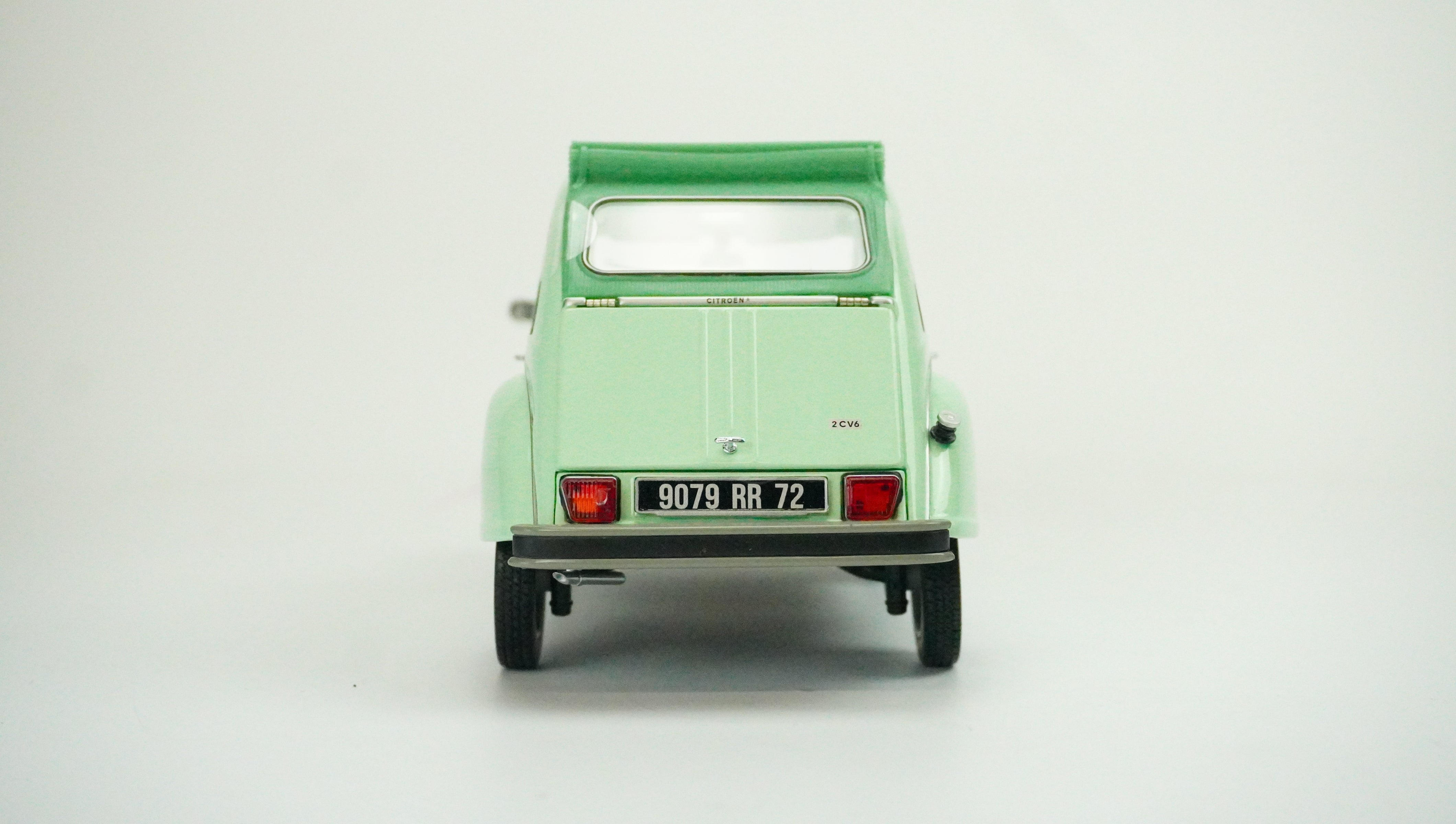 Citroën 2CV 6 Club 1982 1:18