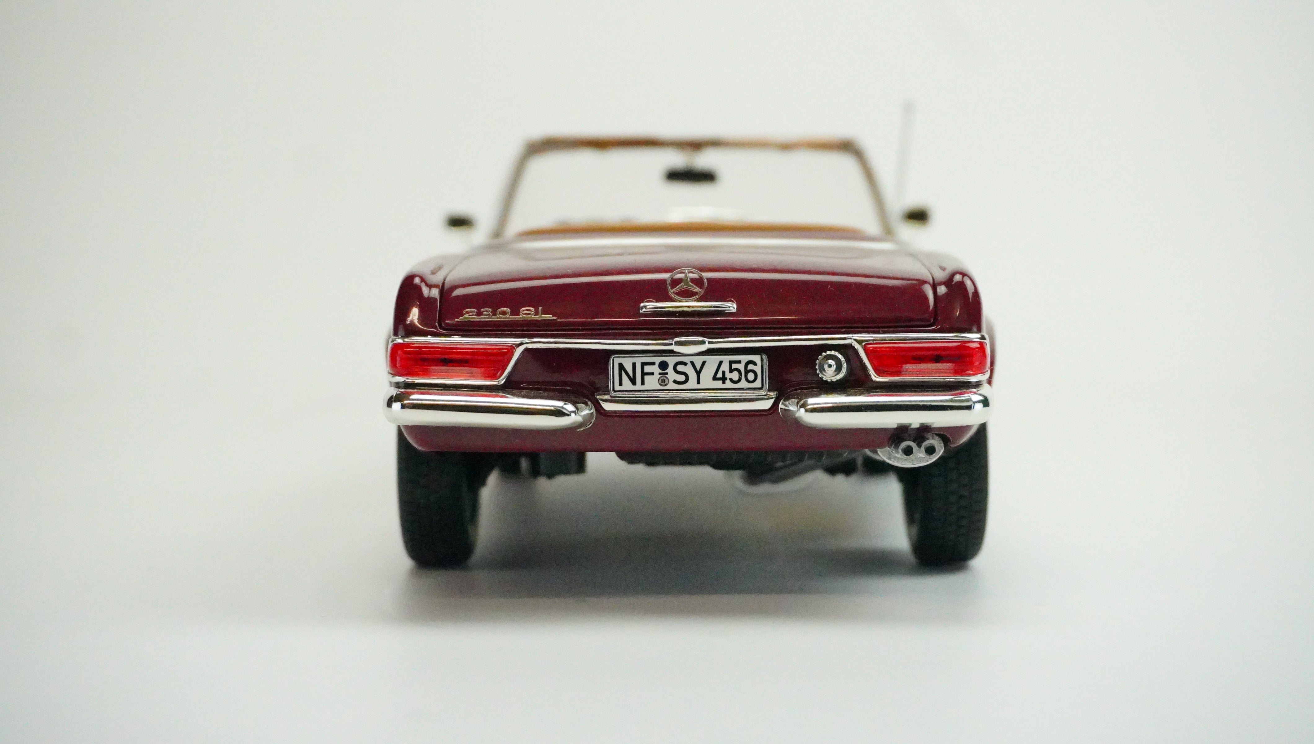 Mercedes Benz 230SL Convertible 1963 1:18