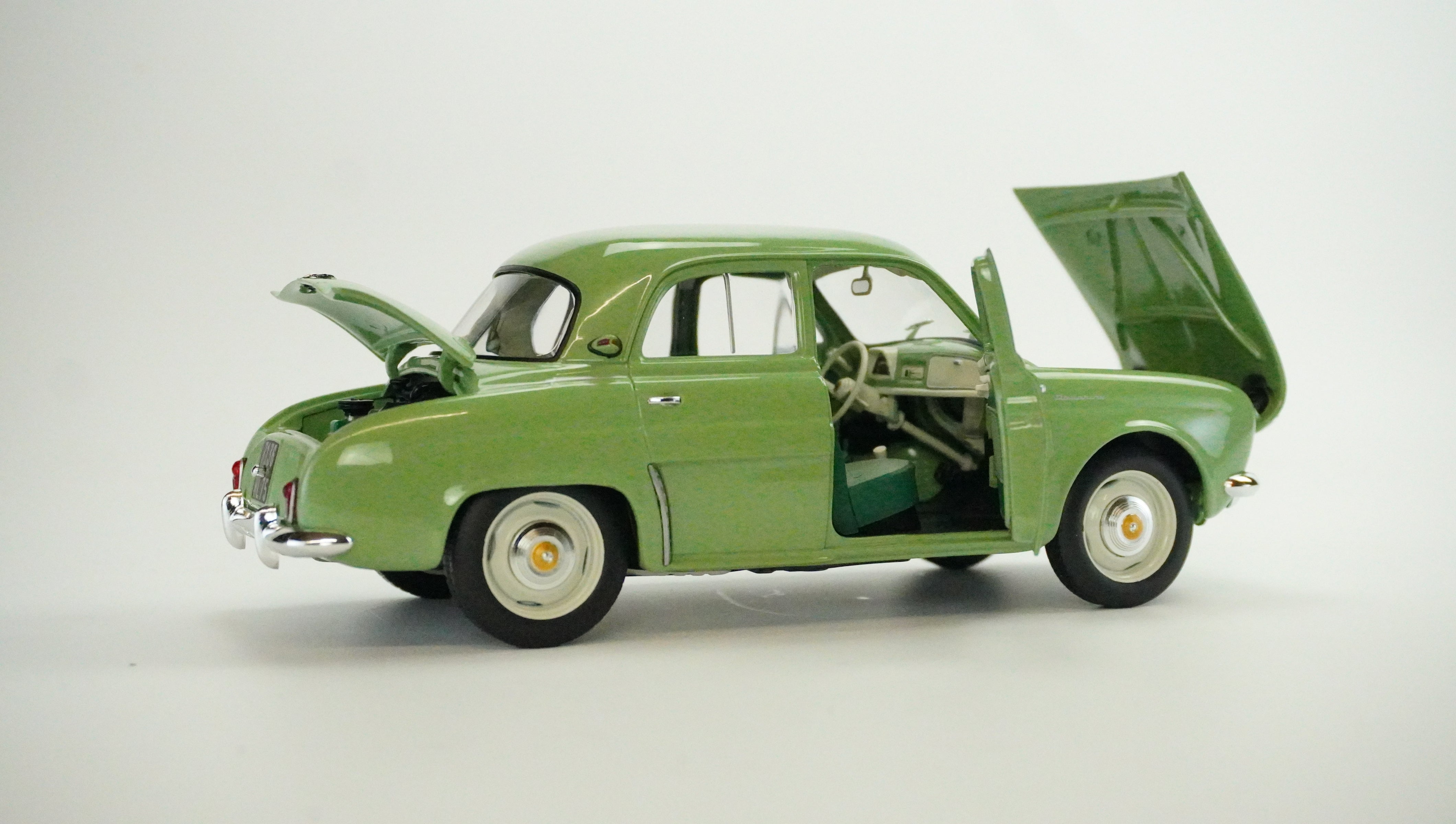 Renault Dauphine 1958 1:18