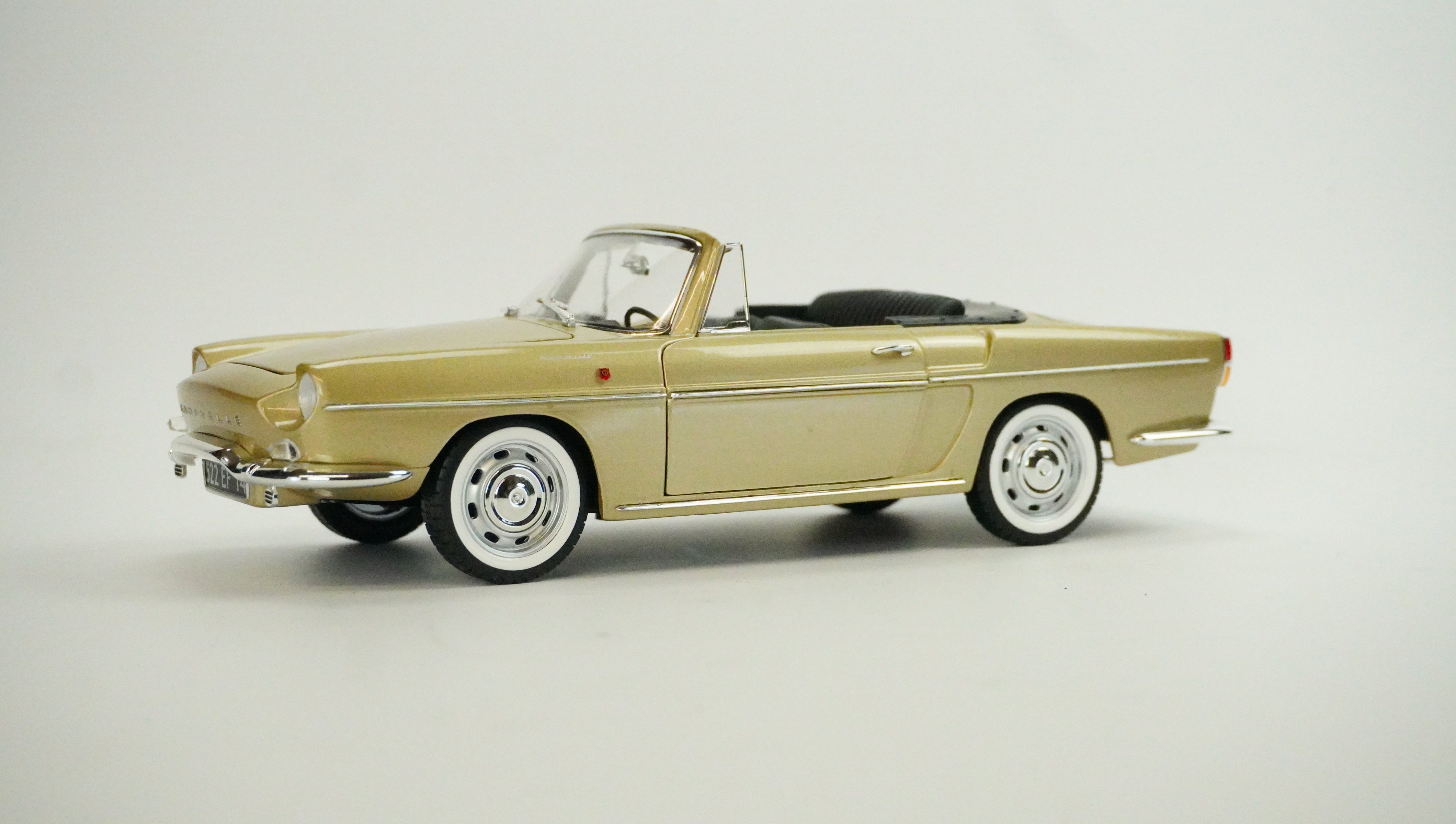 Renault Caravelle Cabrio 1:18