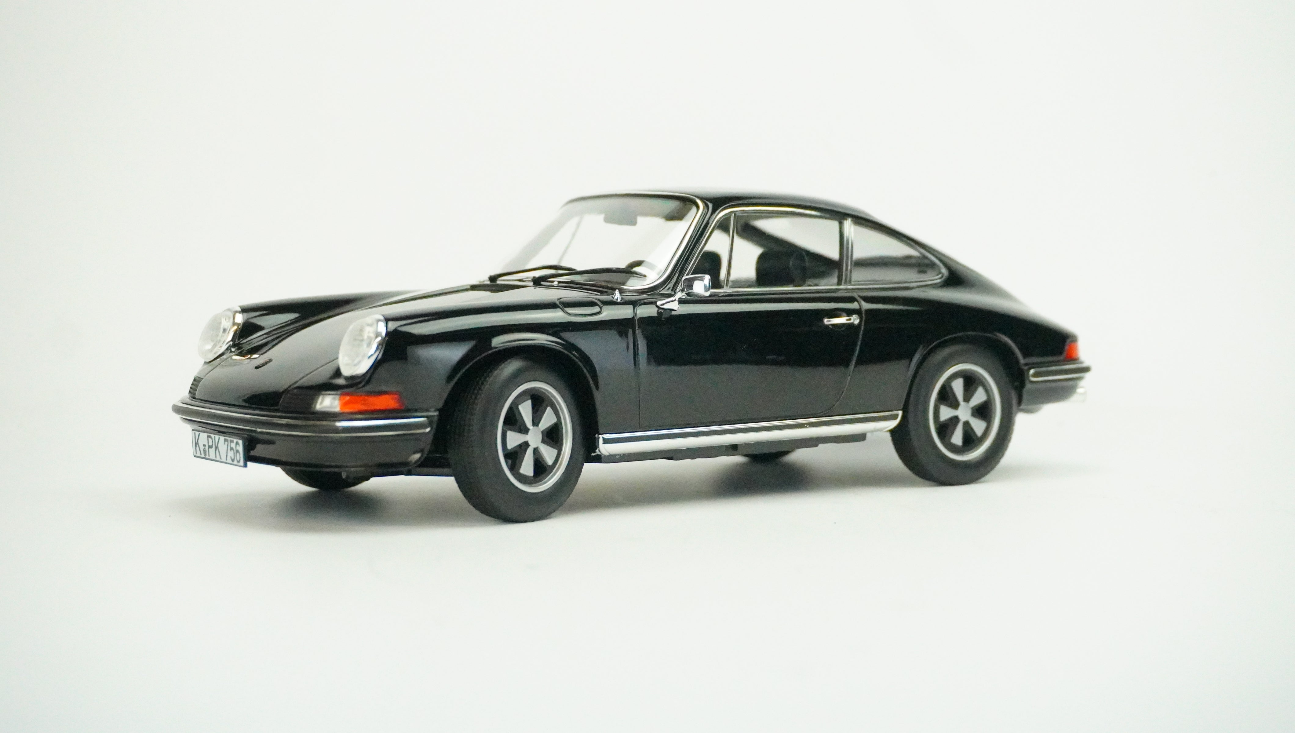 Porsche 911 S 1973 1:18