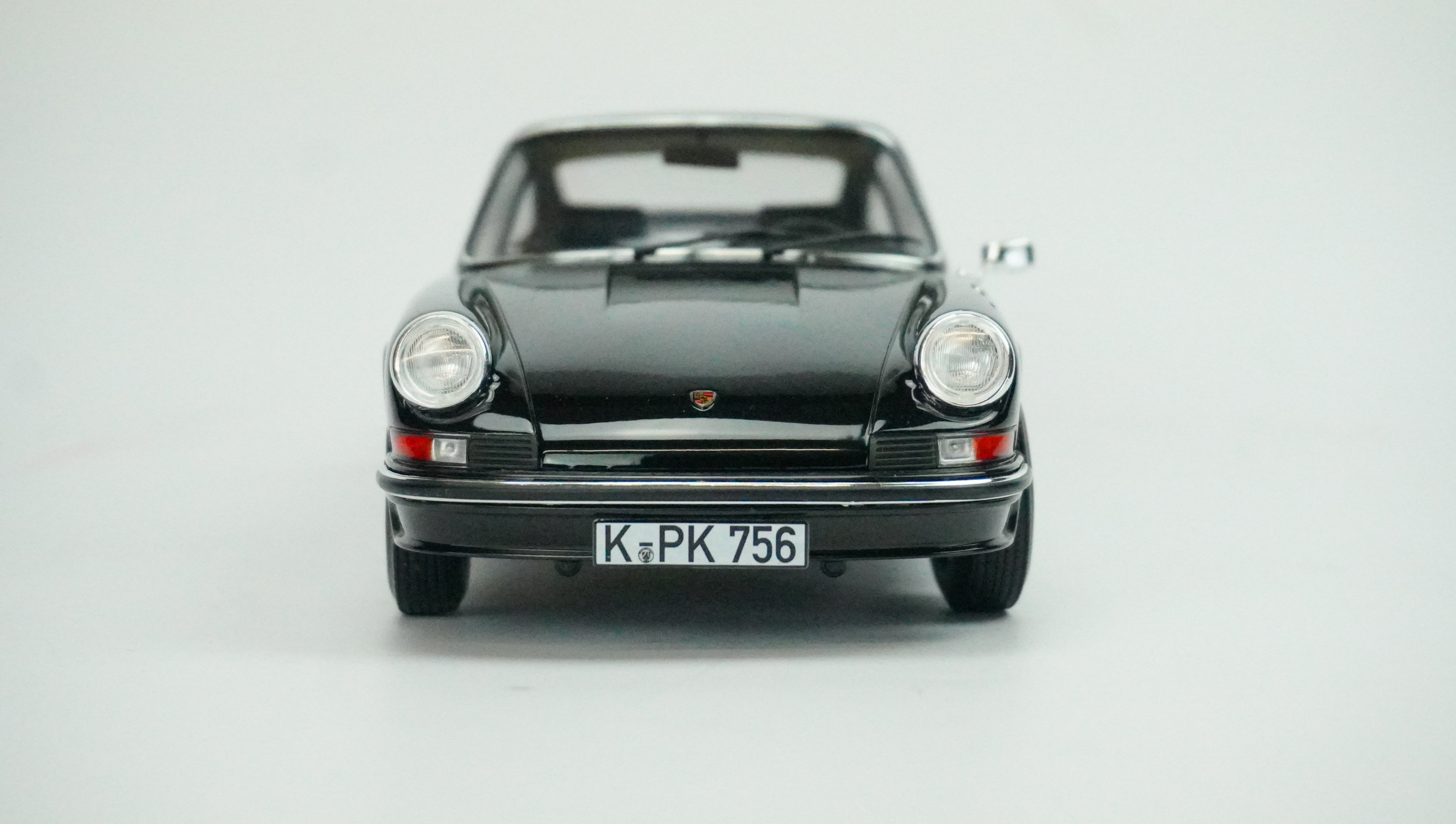Porsche 911 S 1973 1:18