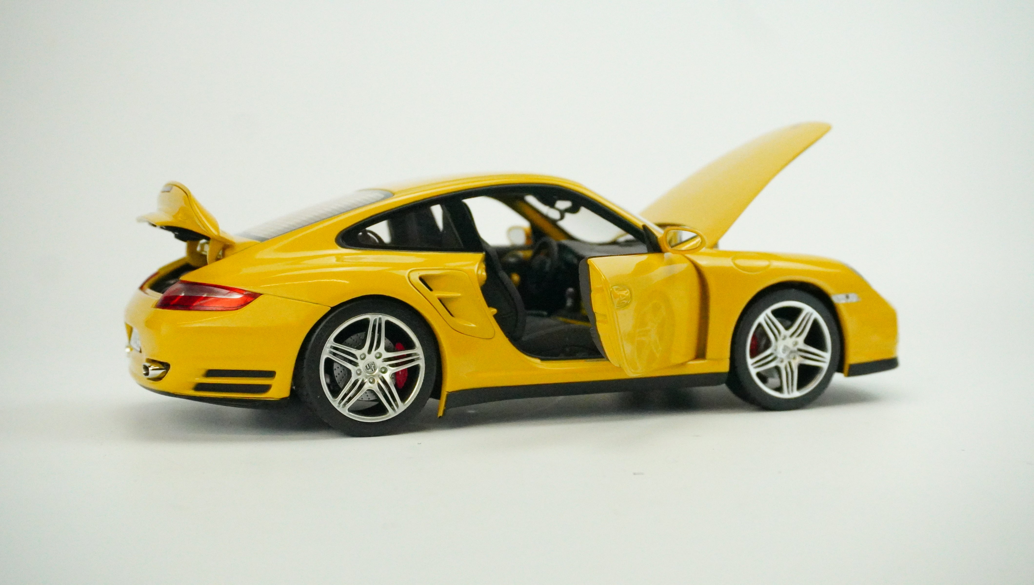 Porsche 911 Turbo 1:18