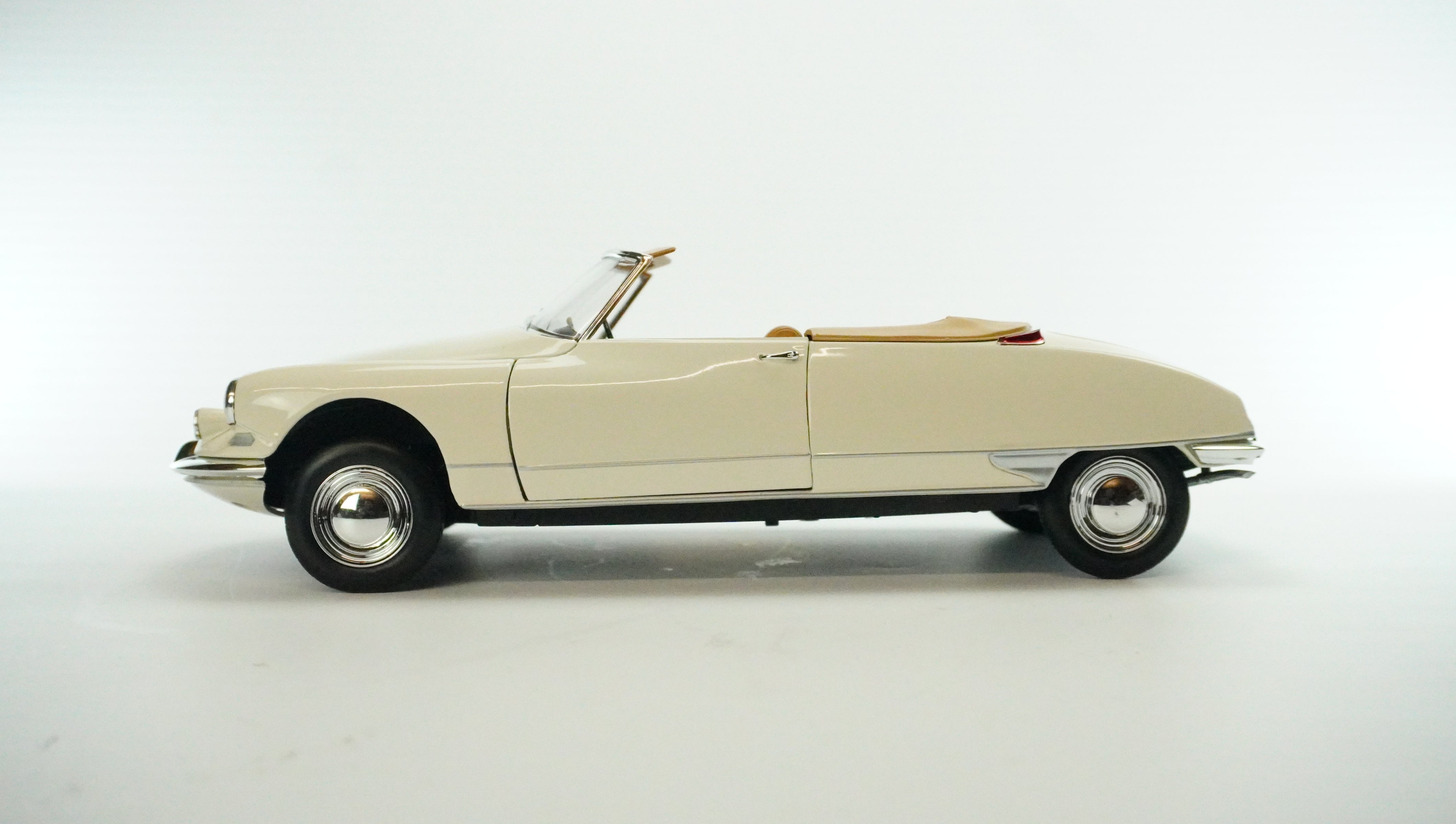 Citroën DS19 Le Dandy Cabrio Limited 1964 1:18