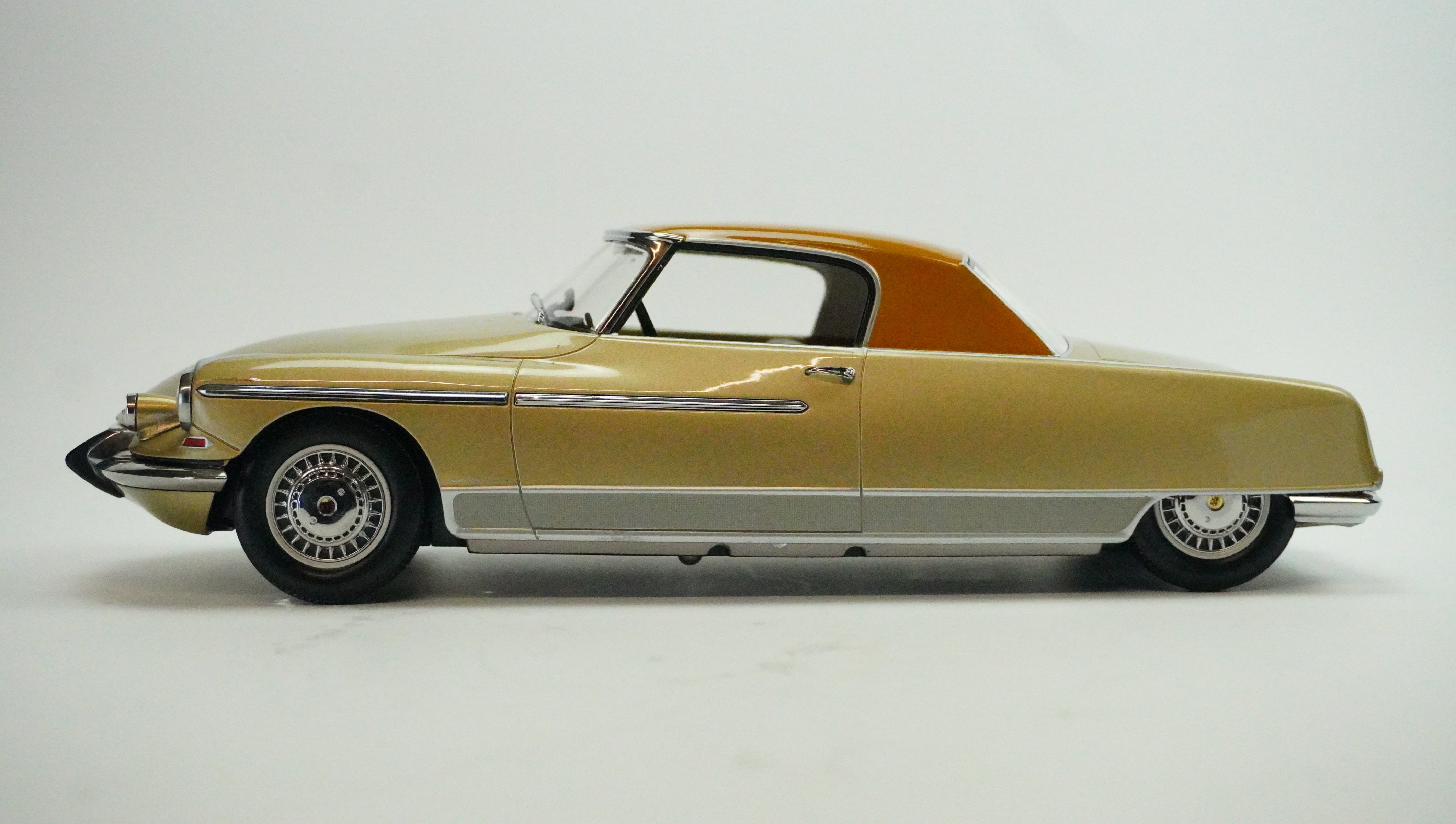 Citroën DS19 Convertible 1964 1:18