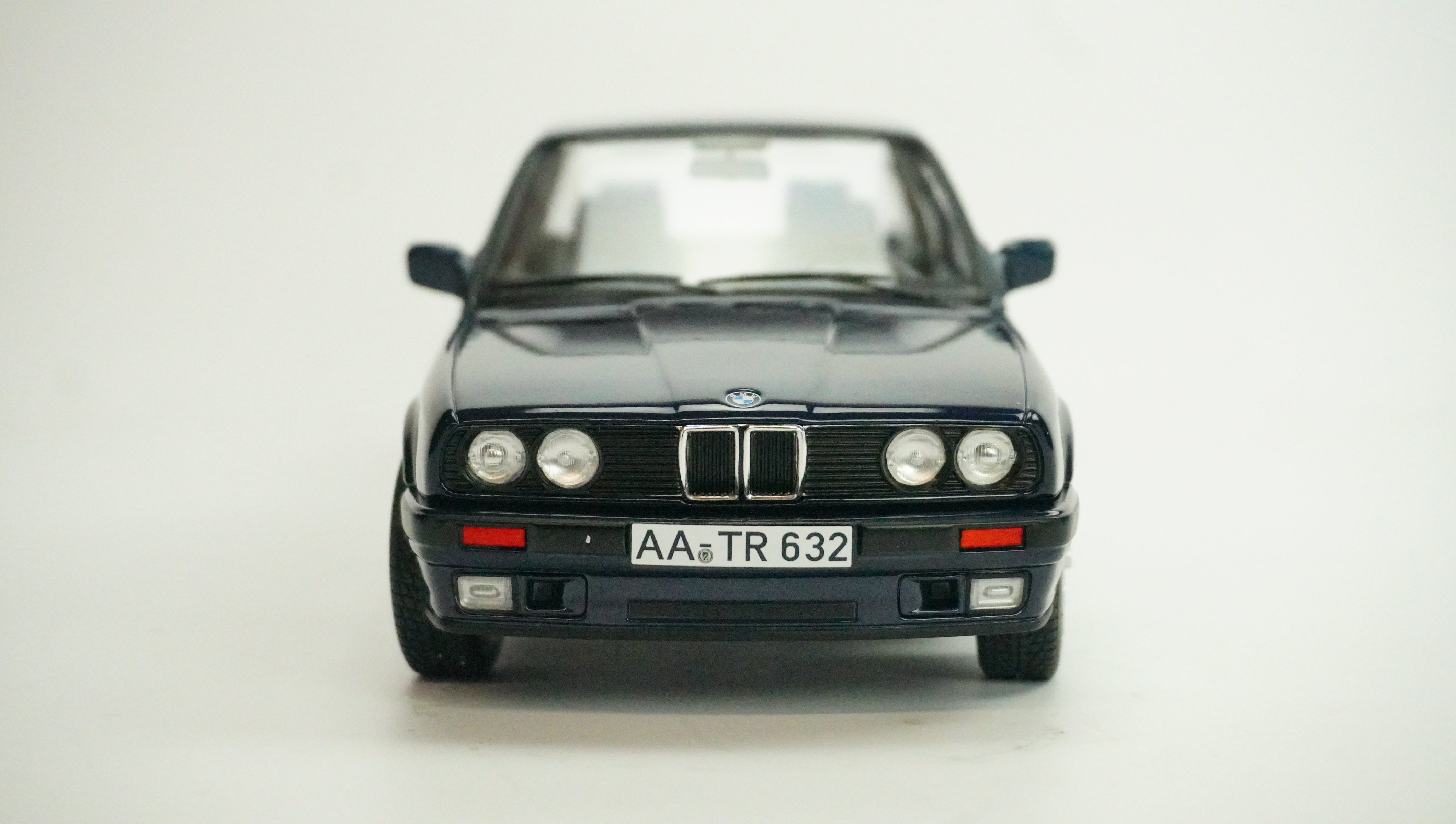 BMW 325i Rarität 1988 1:18