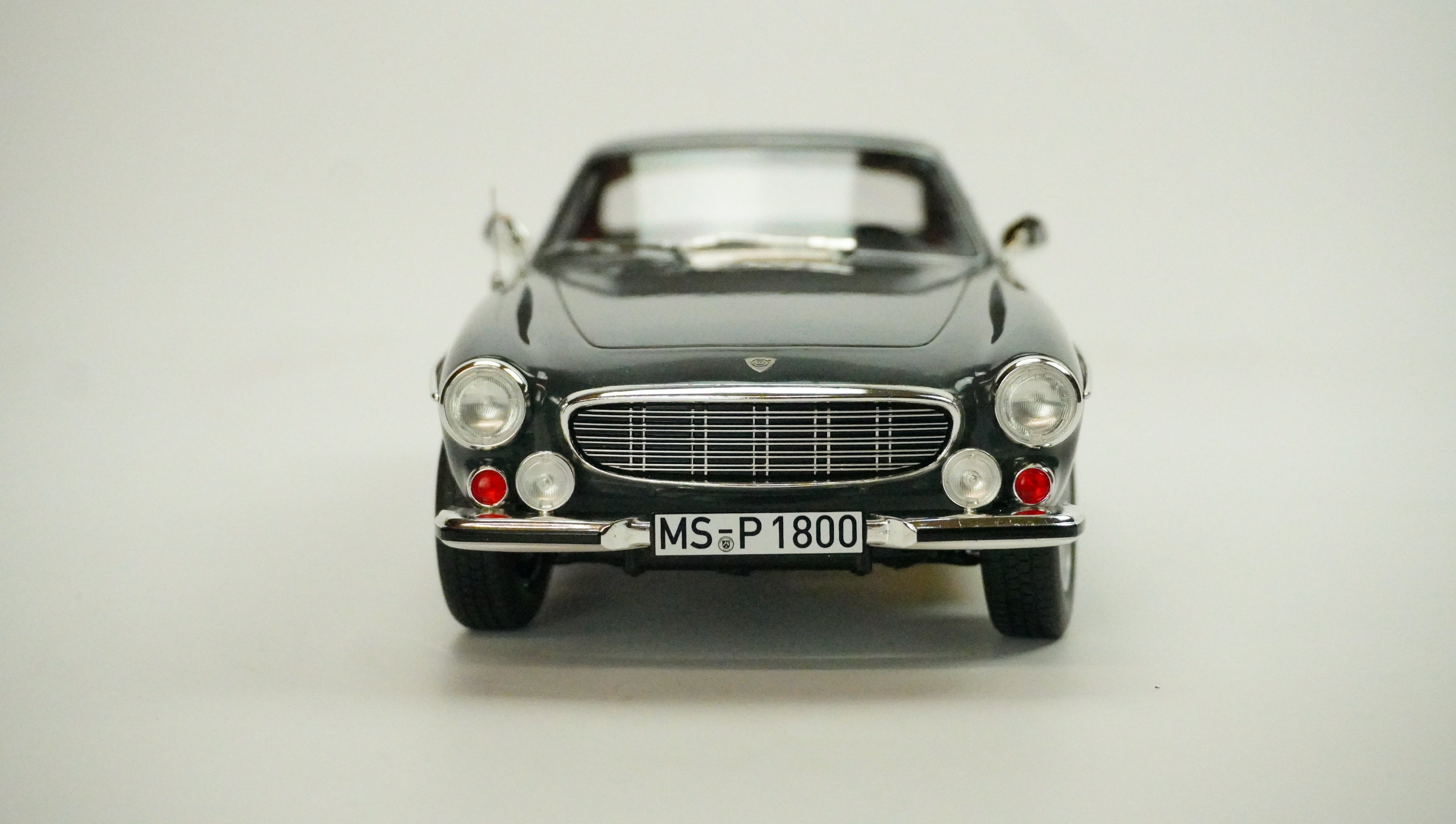 Volvo 1800 S Limited 1969 1:18