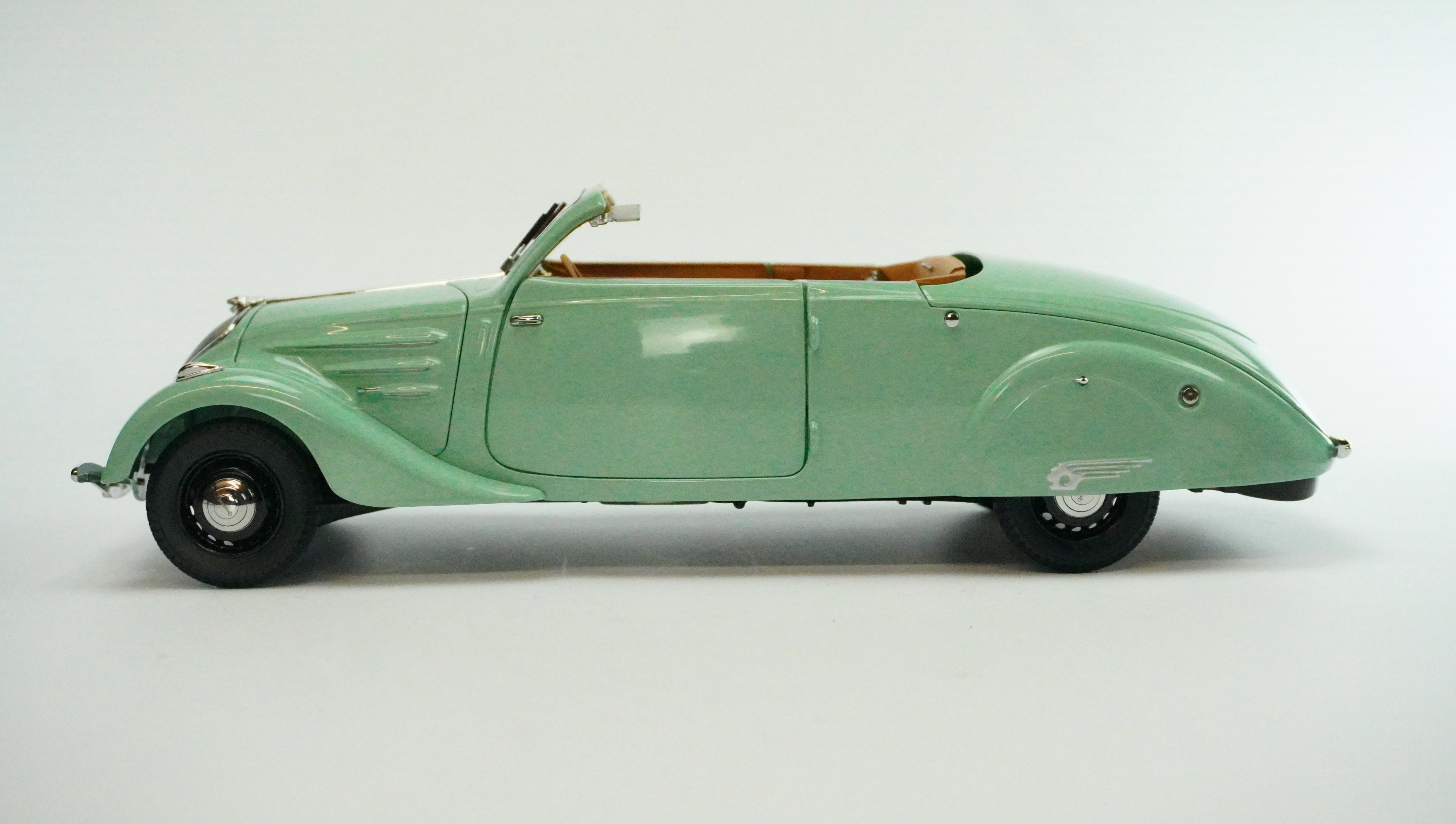 Peugeot 402 Eclipse Limited 1937 1:18