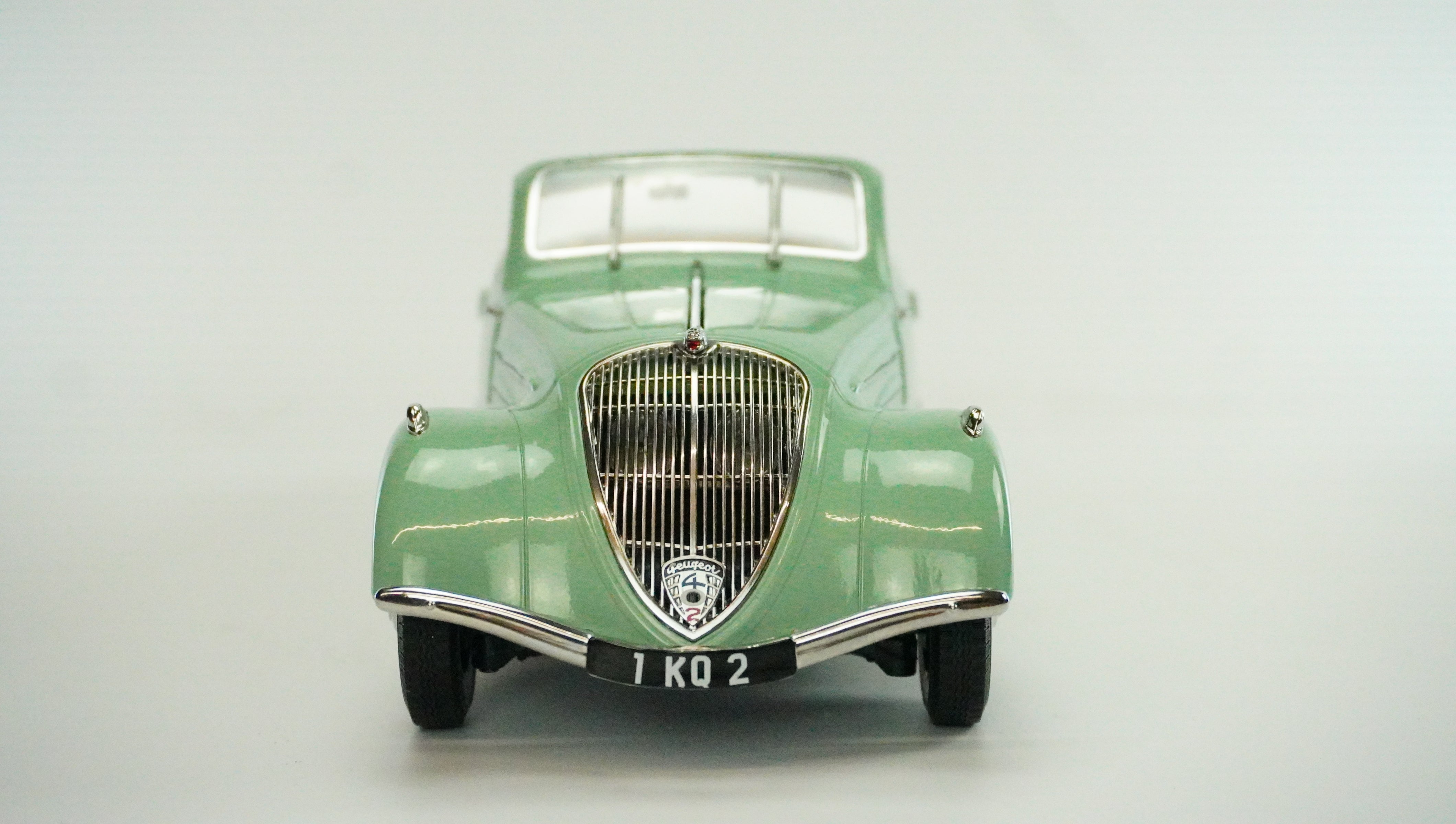 Peugeot 402 Eclipse Limited 1937 1:18