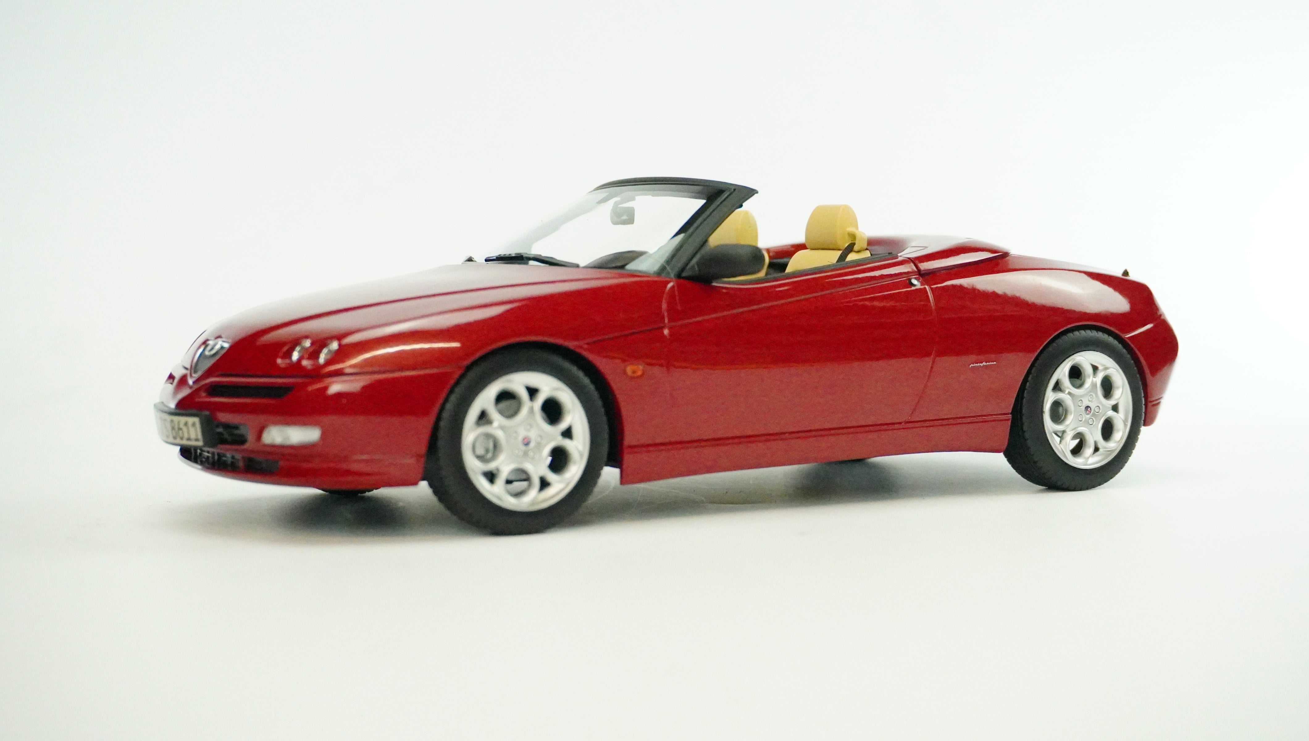 Alfa Romeo Spider 1999 1:18