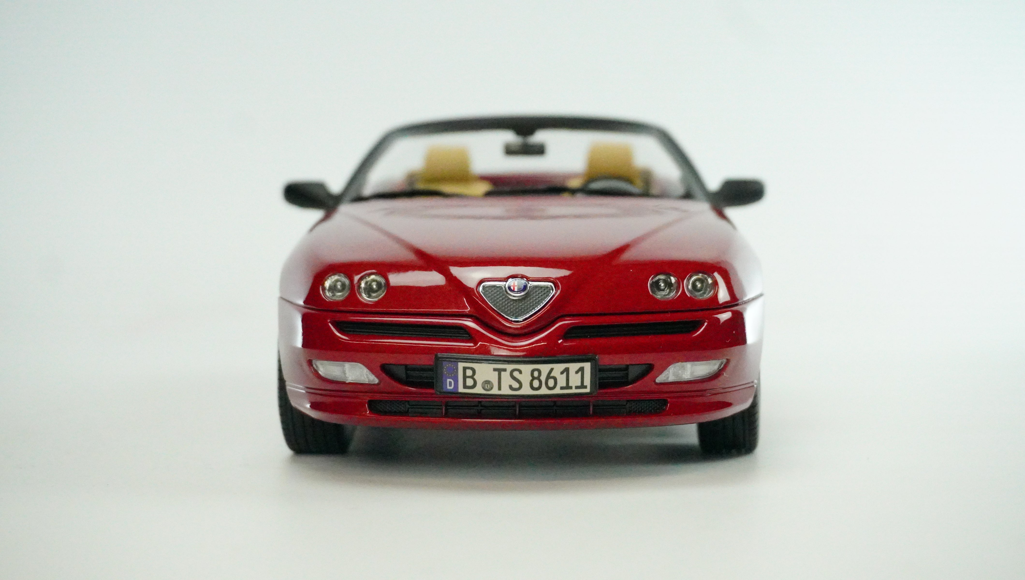 Alfa Romeo Spider 1999 1:18