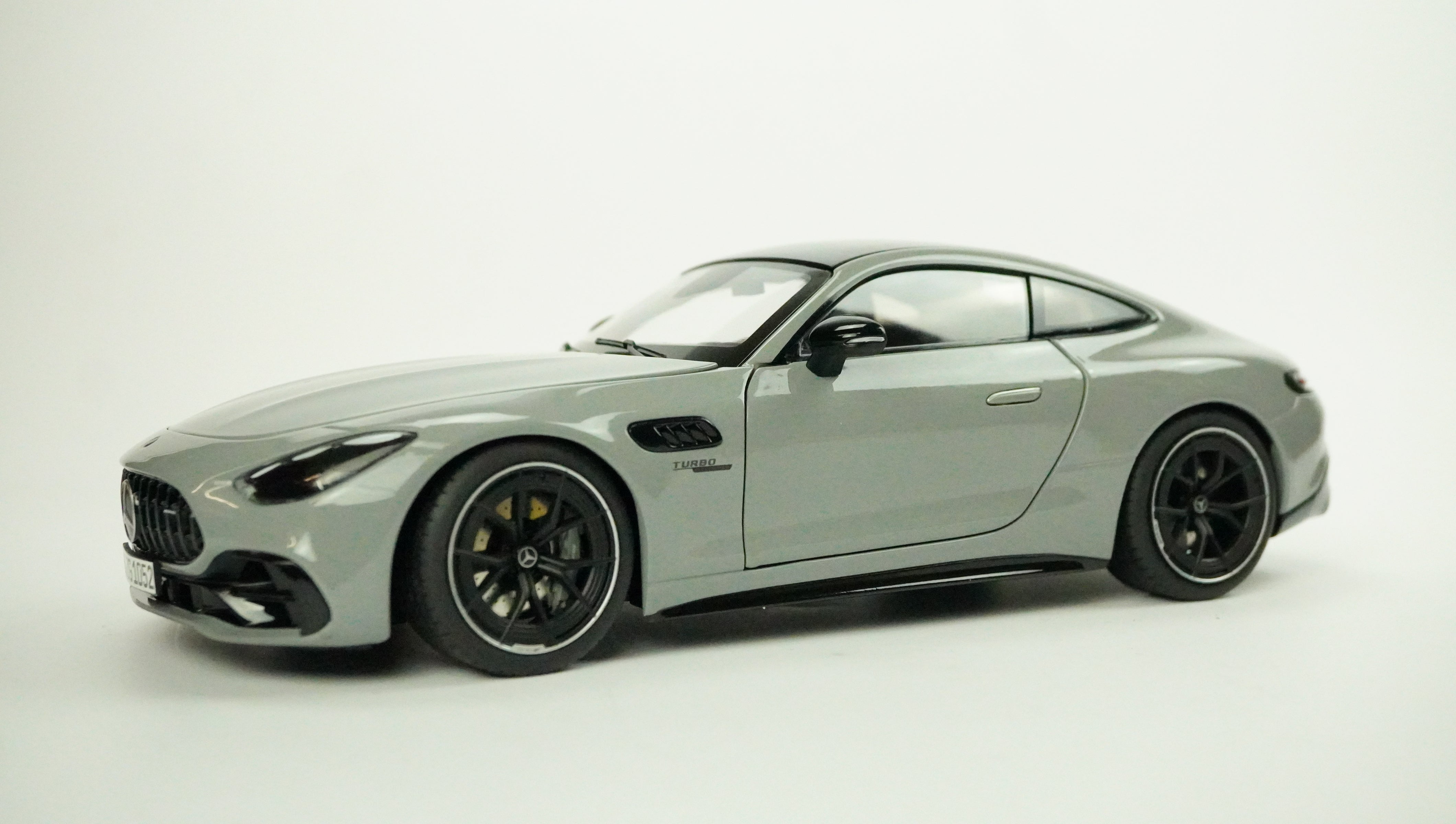 Mercedes Benz AMG GT43 (C192) 2024 1:18