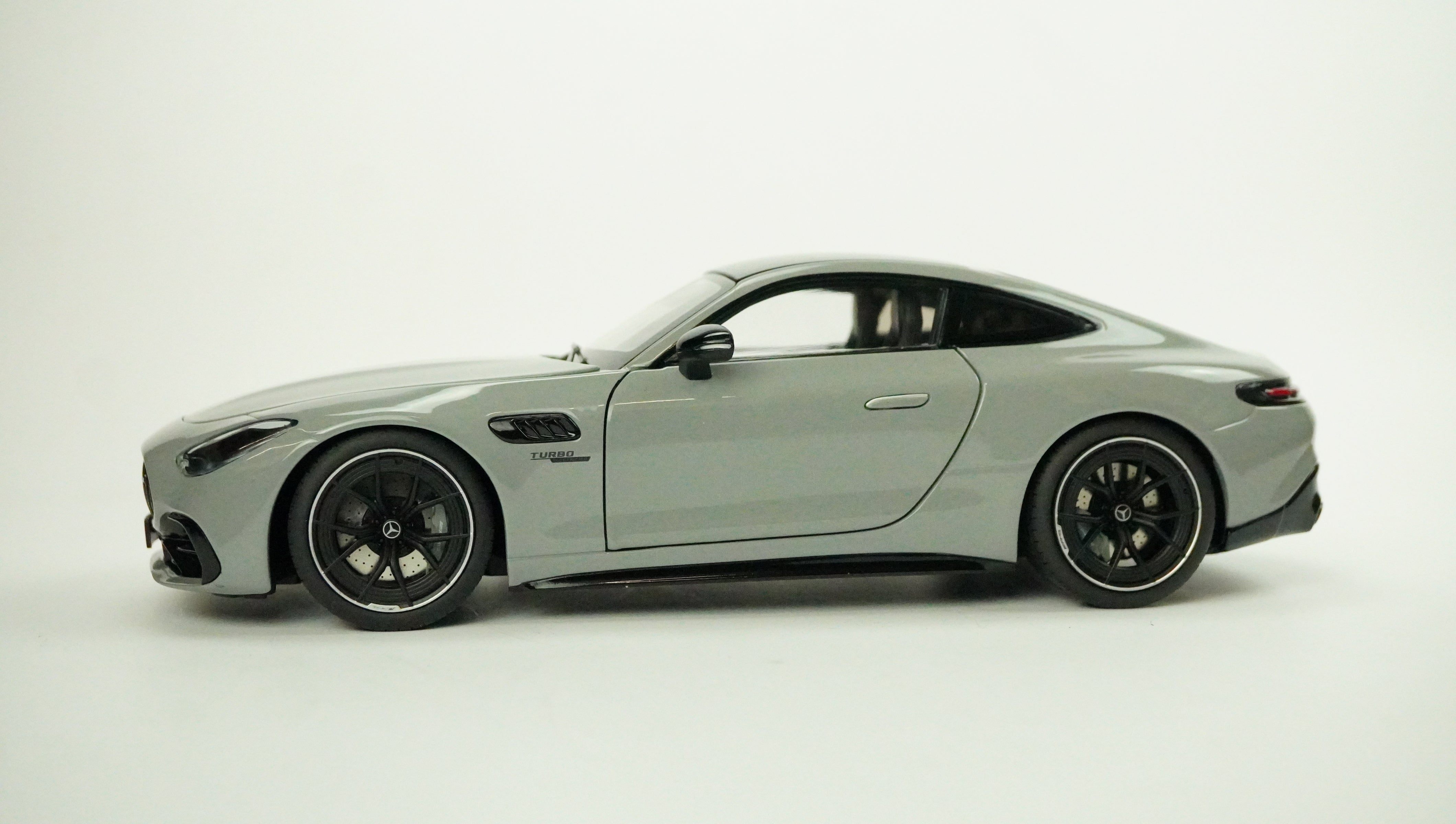 Mercedes Benz AMG GT43 (C192) 2024 1:18