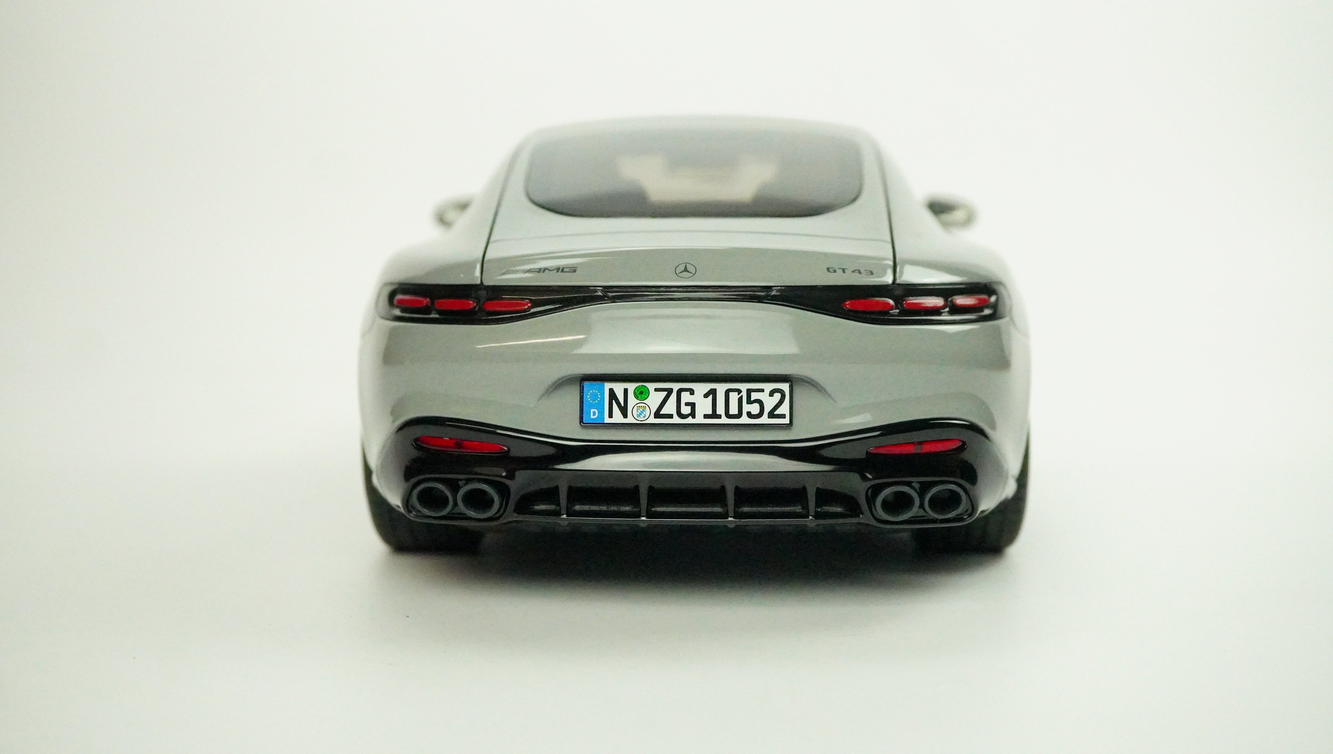 Mercedes Benz AMG GT43 (C192) 2024 1:18