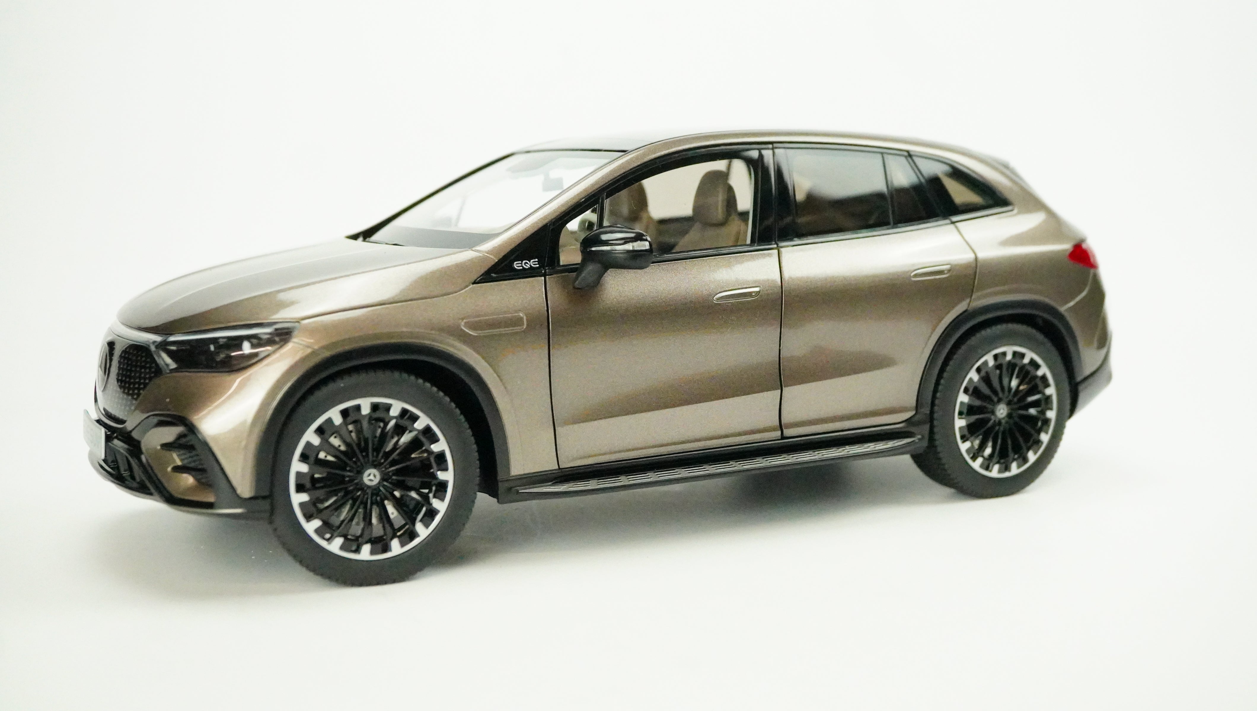 Mercedes Benz EQE SUV AMG 2023 1:18